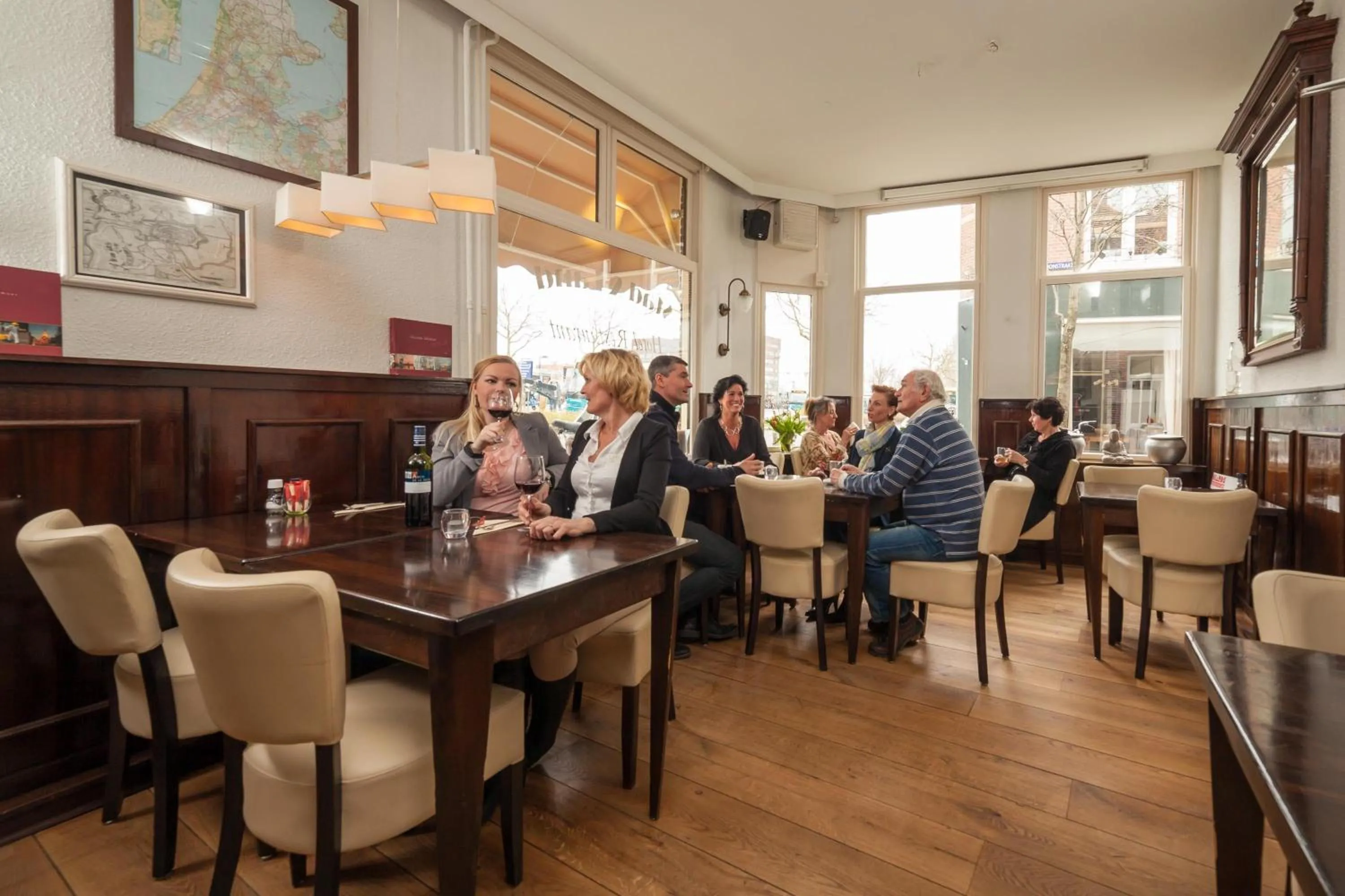 Restaurant/places to eat in Hotel Stad en Land