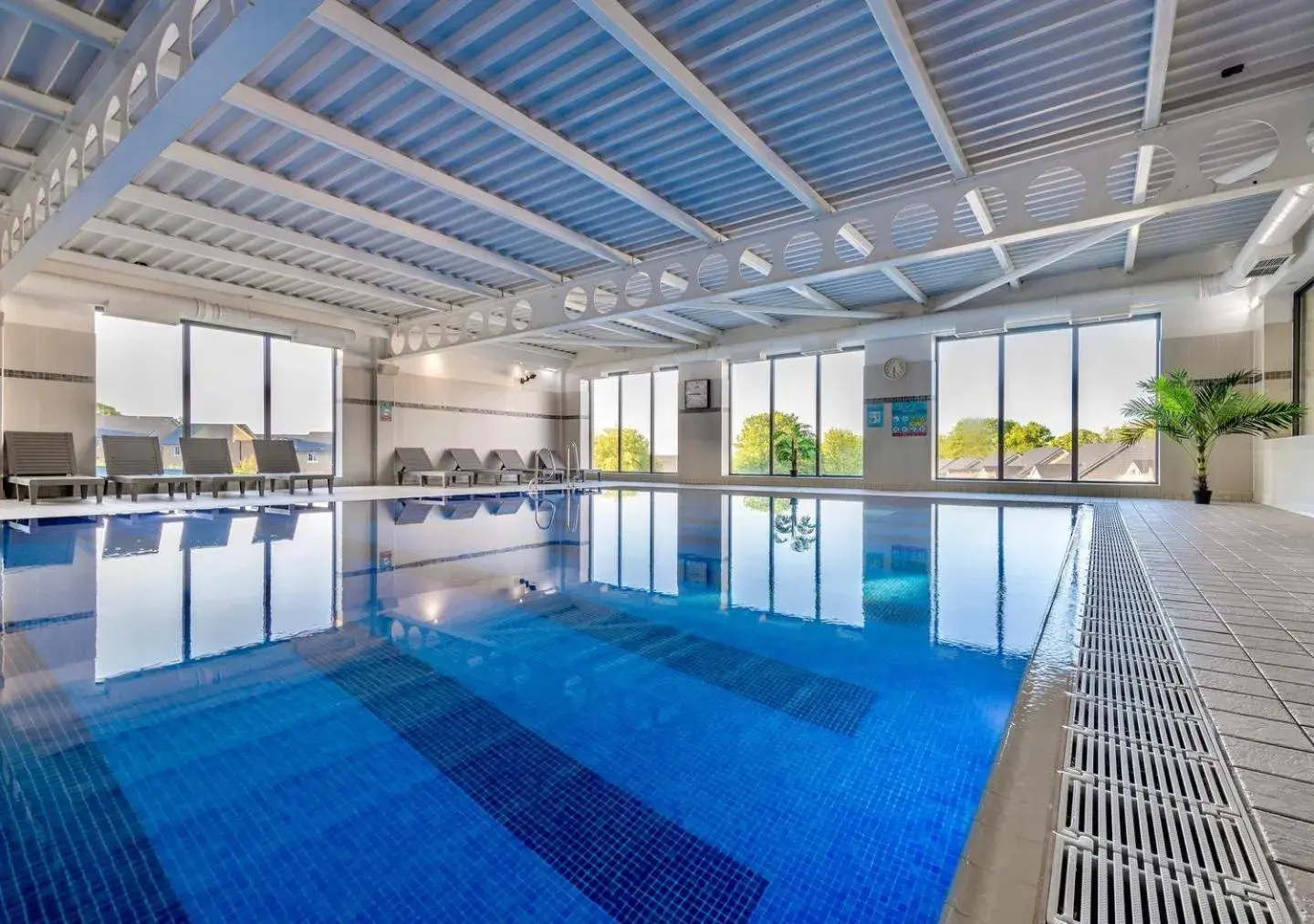 Swimming pool in Last Drop Village Hotel & Spa Swimming pool in Last Drop Village Hotel & Spa