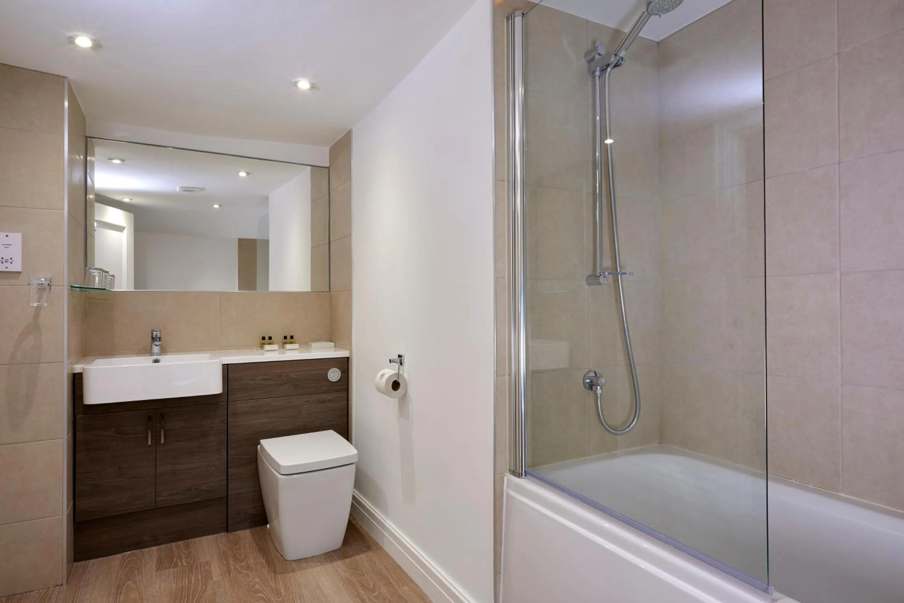 Shower in Last Drop Village Hotel & Spa