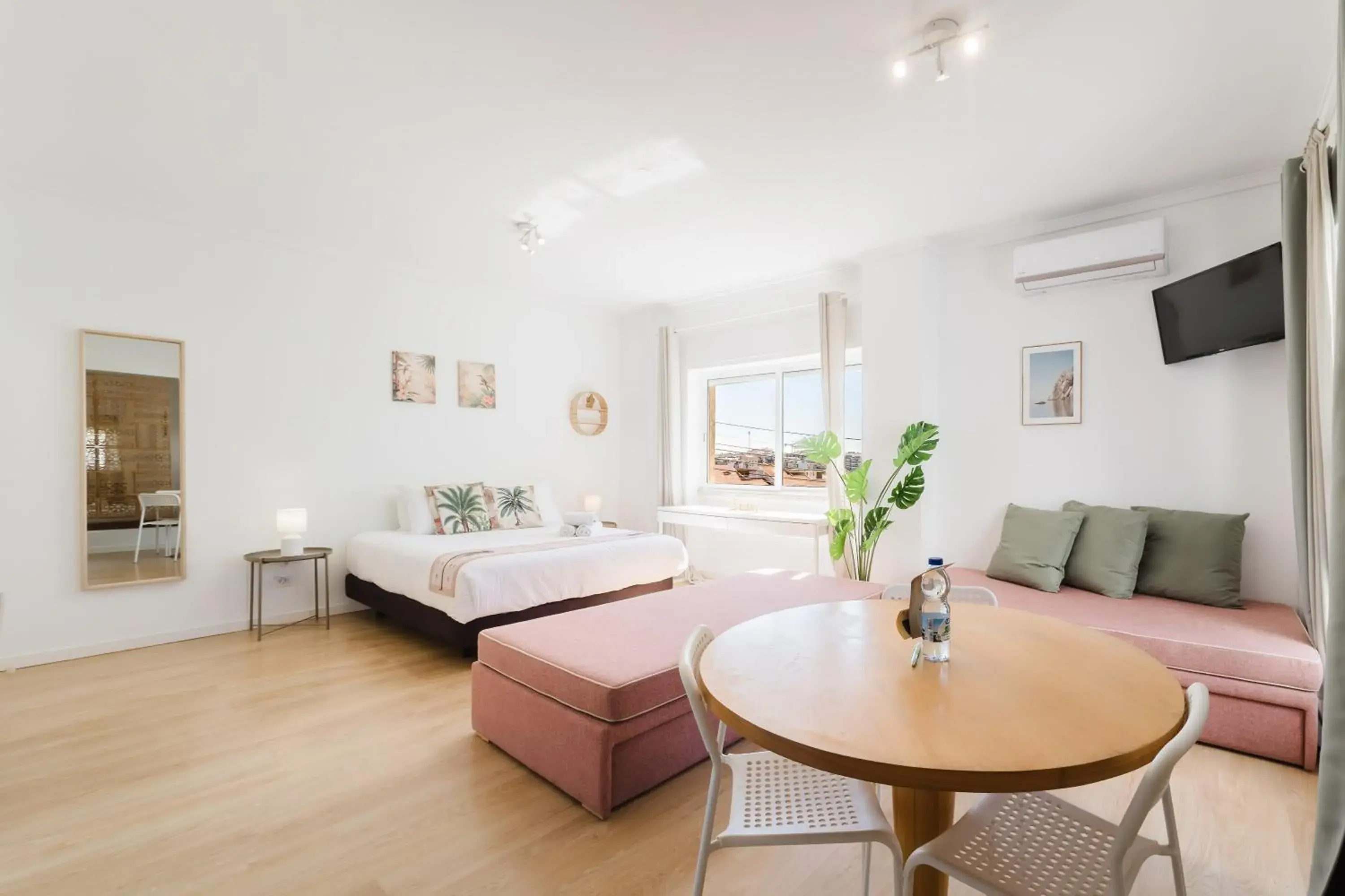 TV and multimedia, Bed in Villa Paraíso da Caparica TV and multimedia, Bed in Villa Paraíso da Caparica