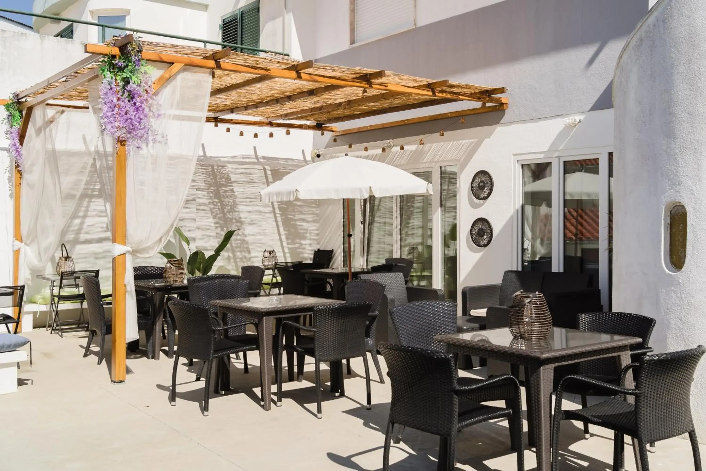 Property building in Villa Paraíso da Caparica Property building in Villa Paraíso da Caparica