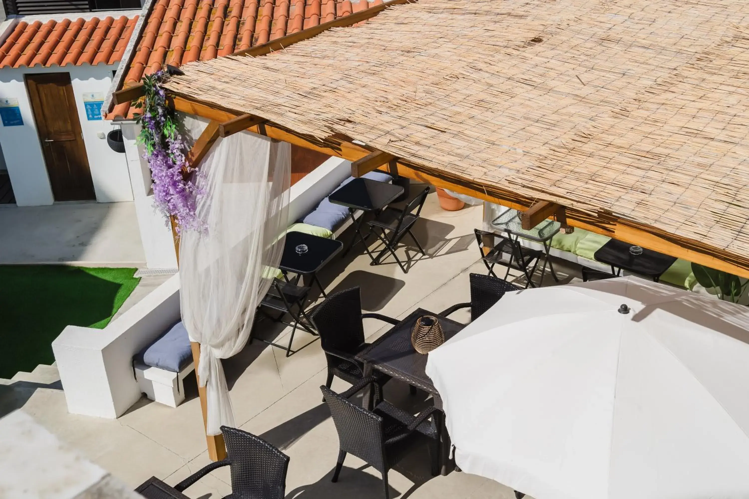Property building in Villa Paraíso da Caparica Property building in Villa Paraíso da Caparica