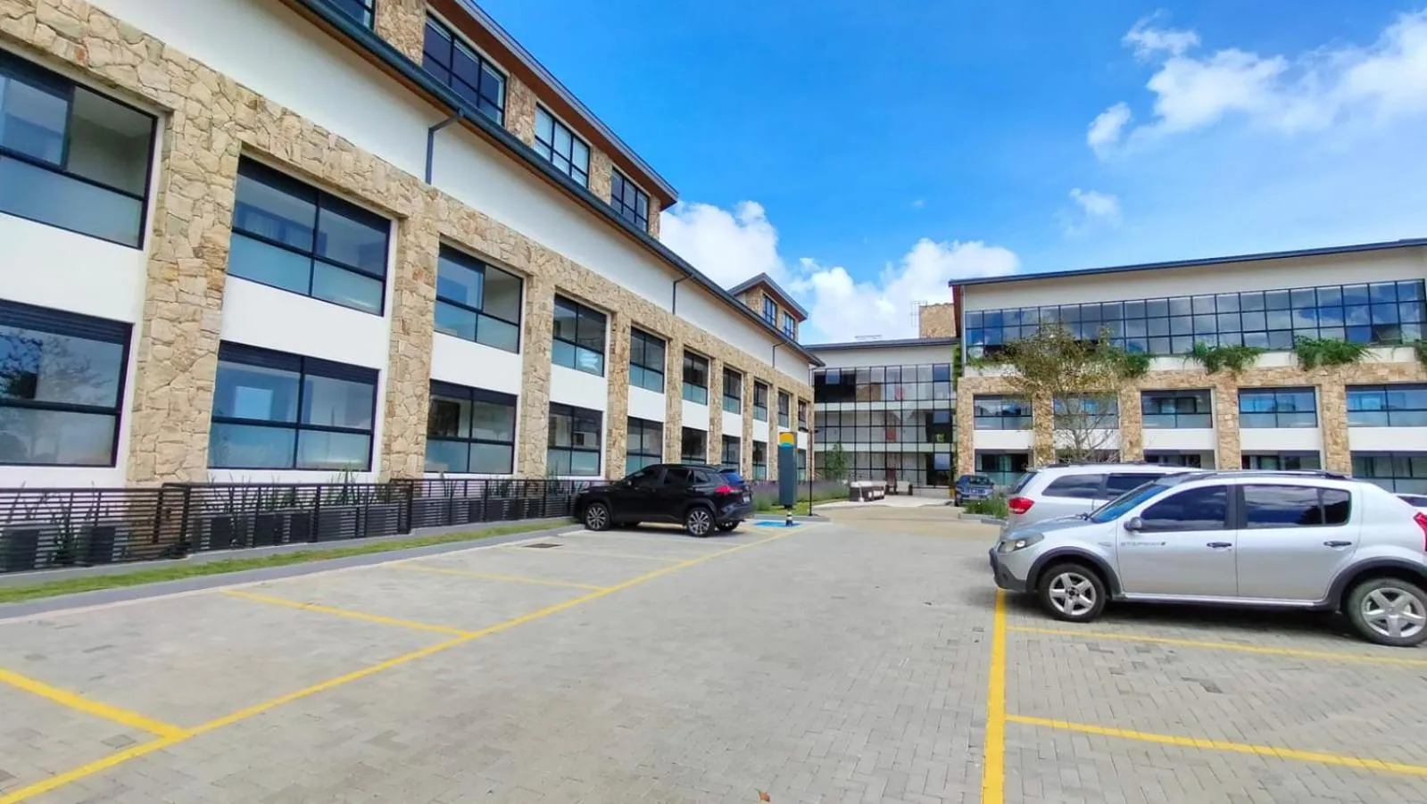 Property building in Wanderlust Experience Hotel Best Western