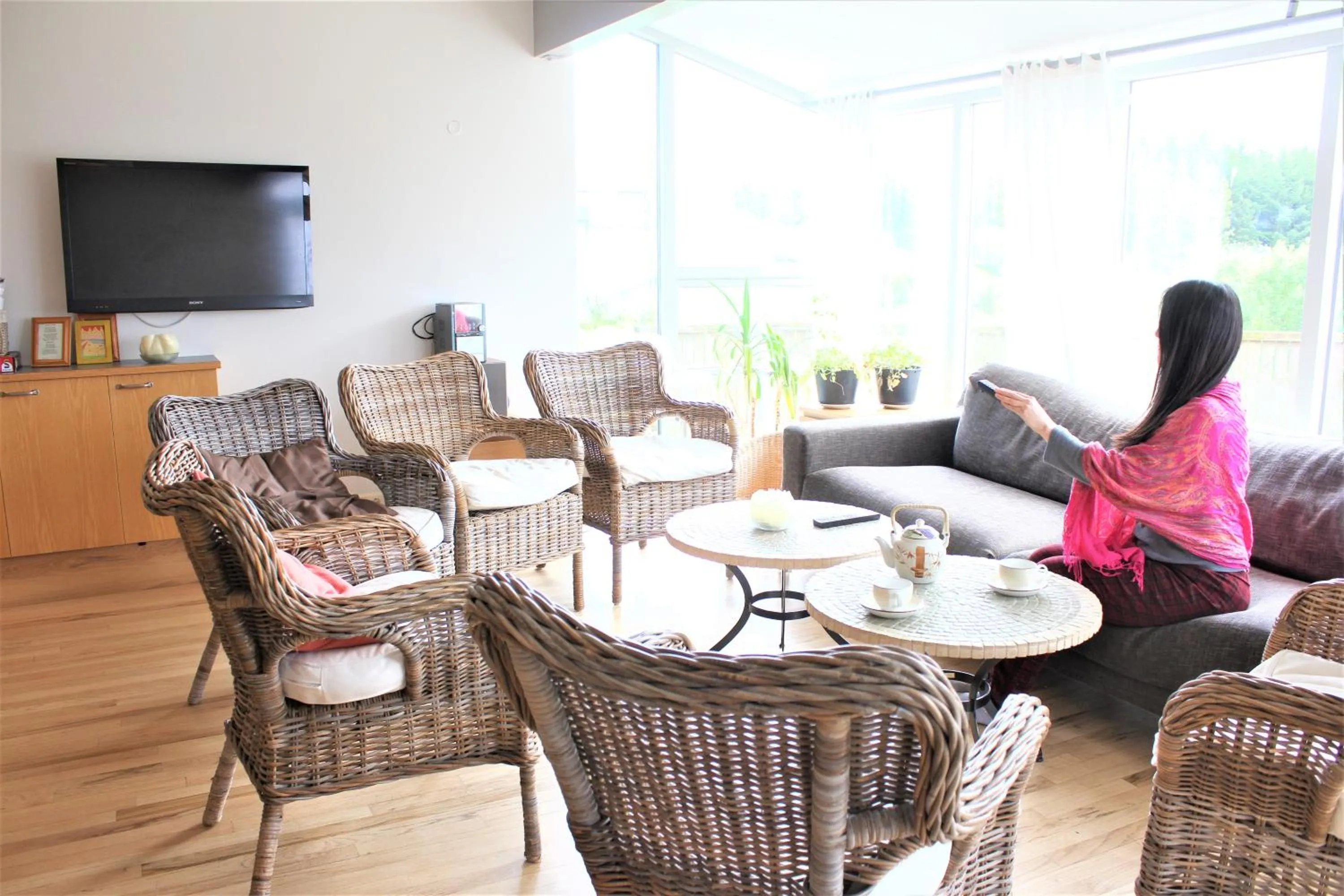 Communal lounge/ TV room in Solheimar Eco-Village Guesthouse