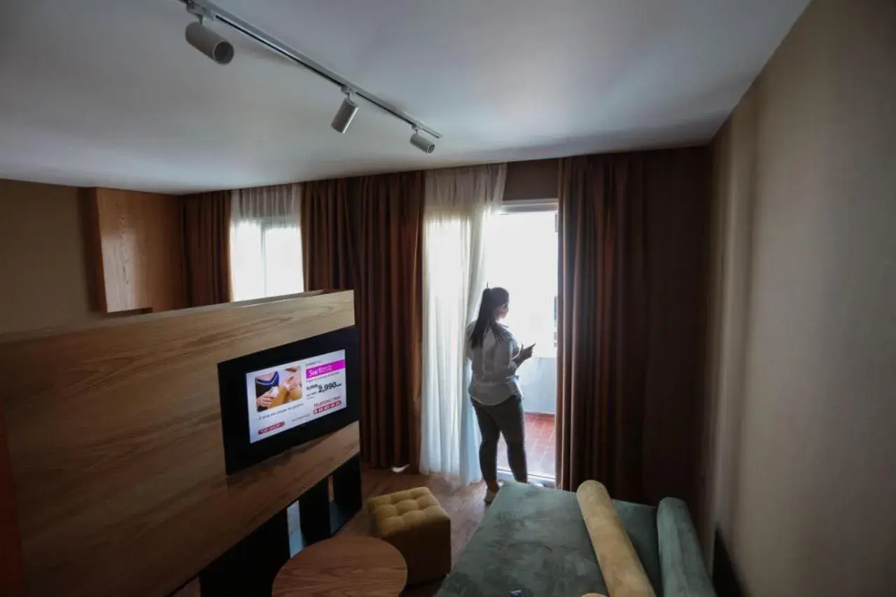 Deluxe Room - single occupancy in Alvin Comfort Hotel Deluxe Room - single occupancy in Alvin Comfort Hotel