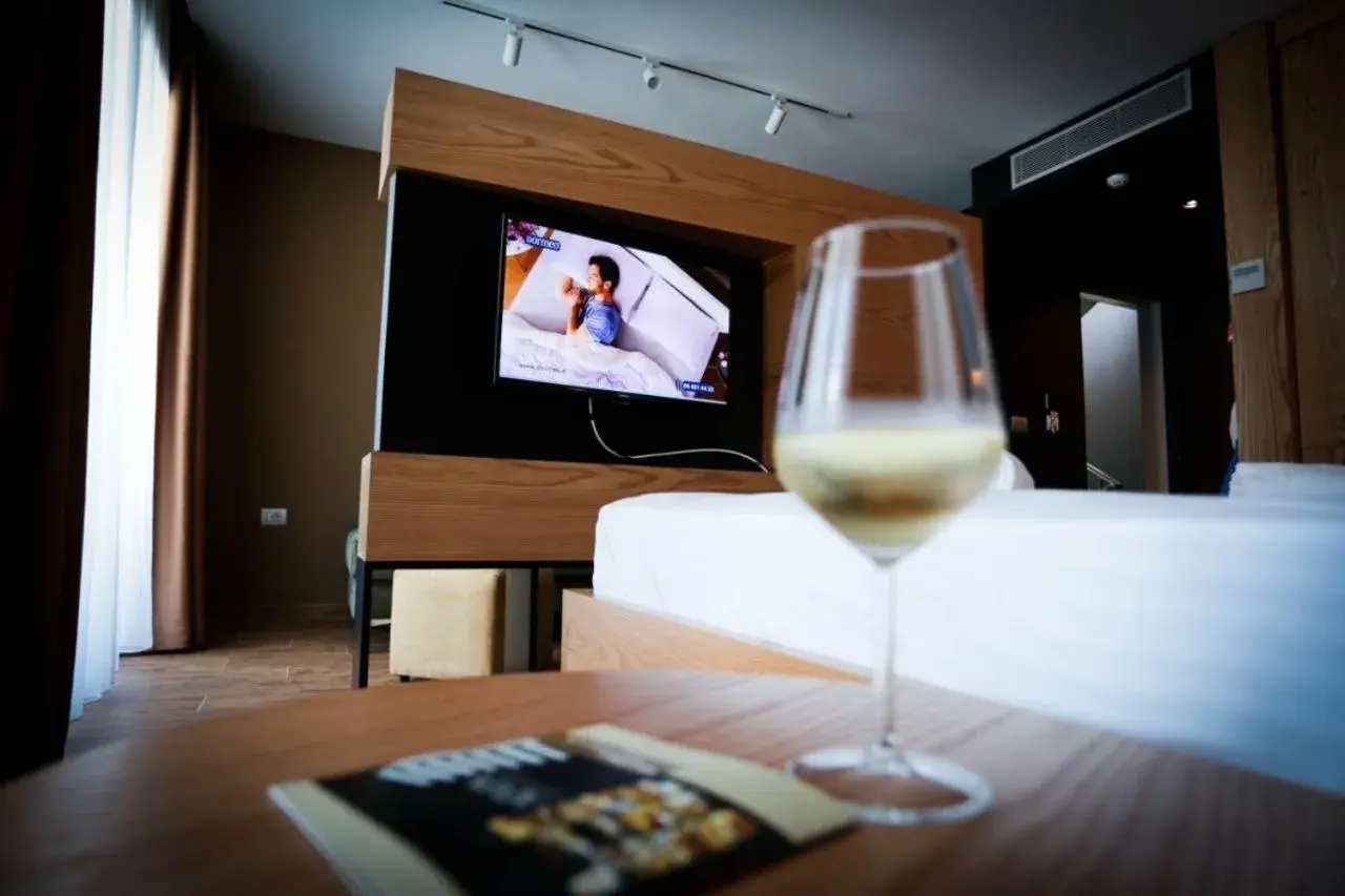 Deluxe Room - single occupancy in Alvin Comfort Hotel Deluxe Room - single occupancy in Alvin Comfort Hotel