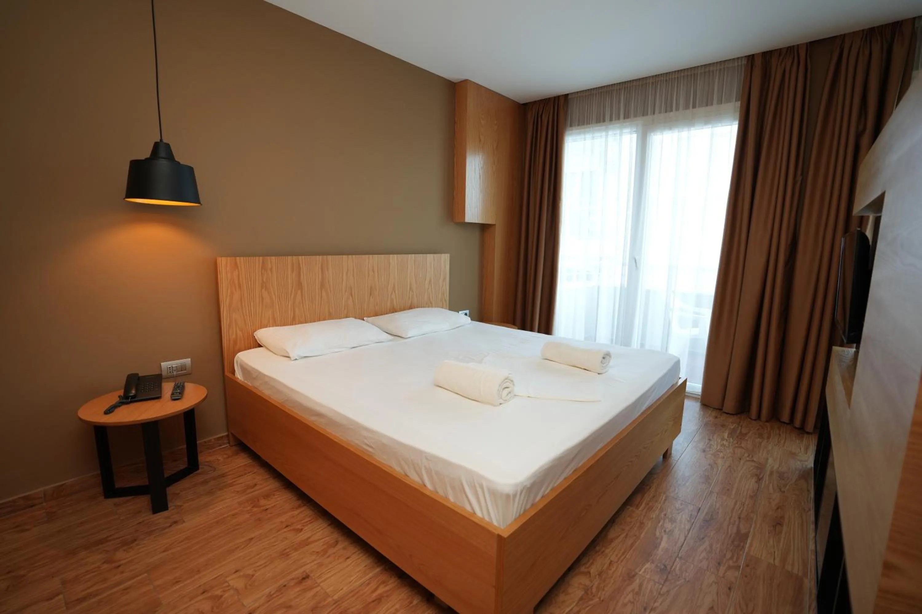 Bed in Alvin Comfort Hotel