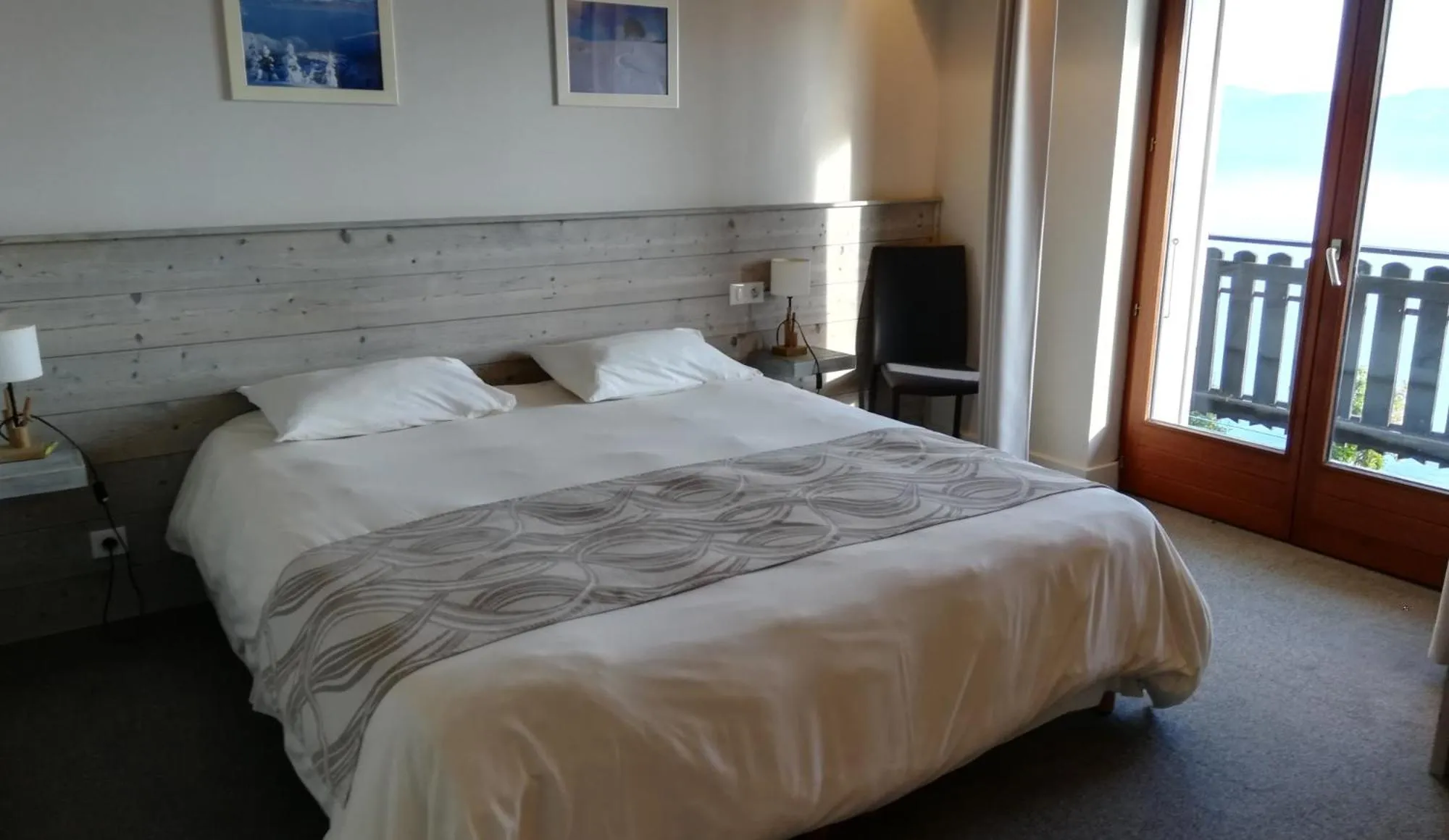 Photo of the whole room, Bed in Hotel Le Léman