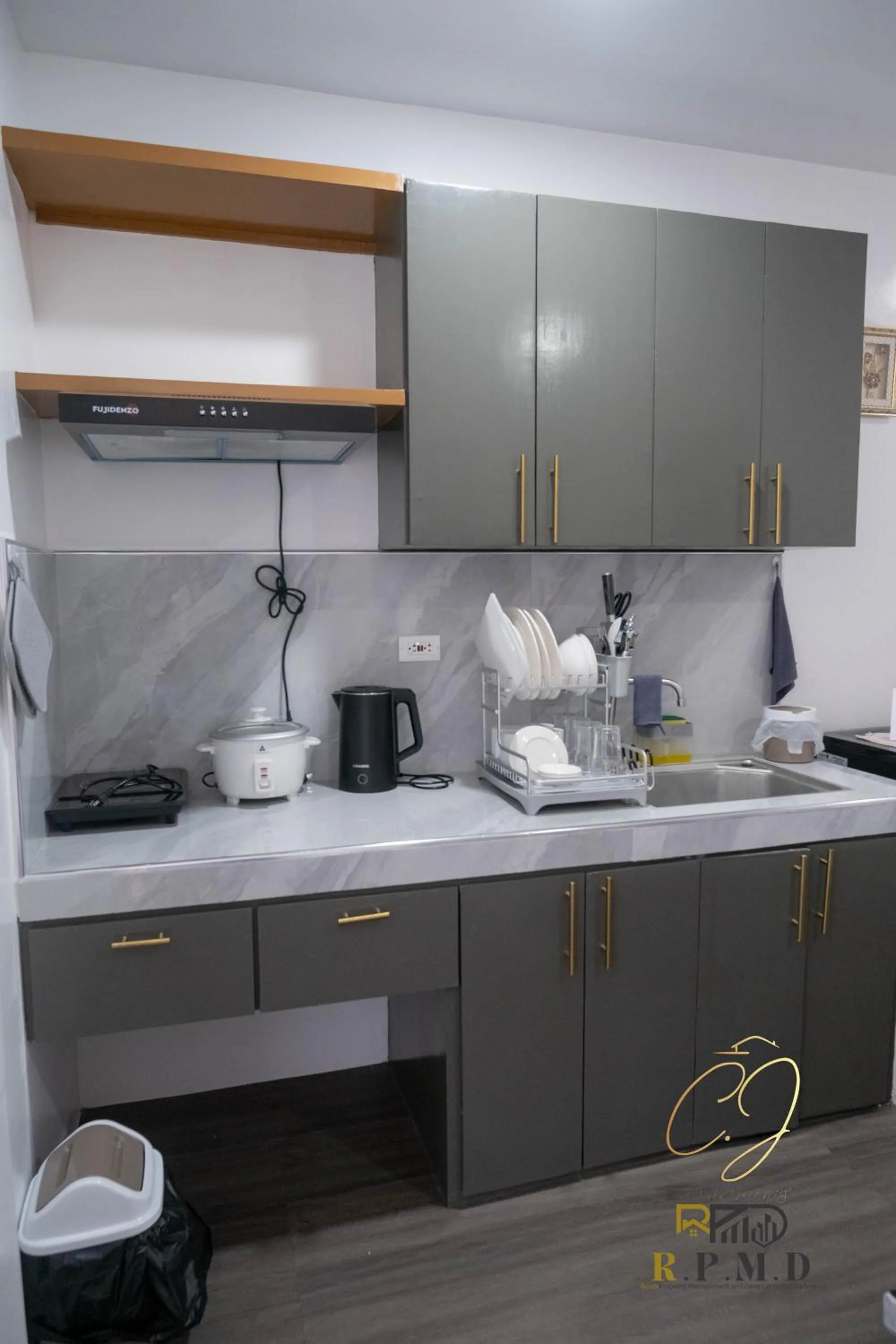 Kitchen or kitchenette in CJ Apartments