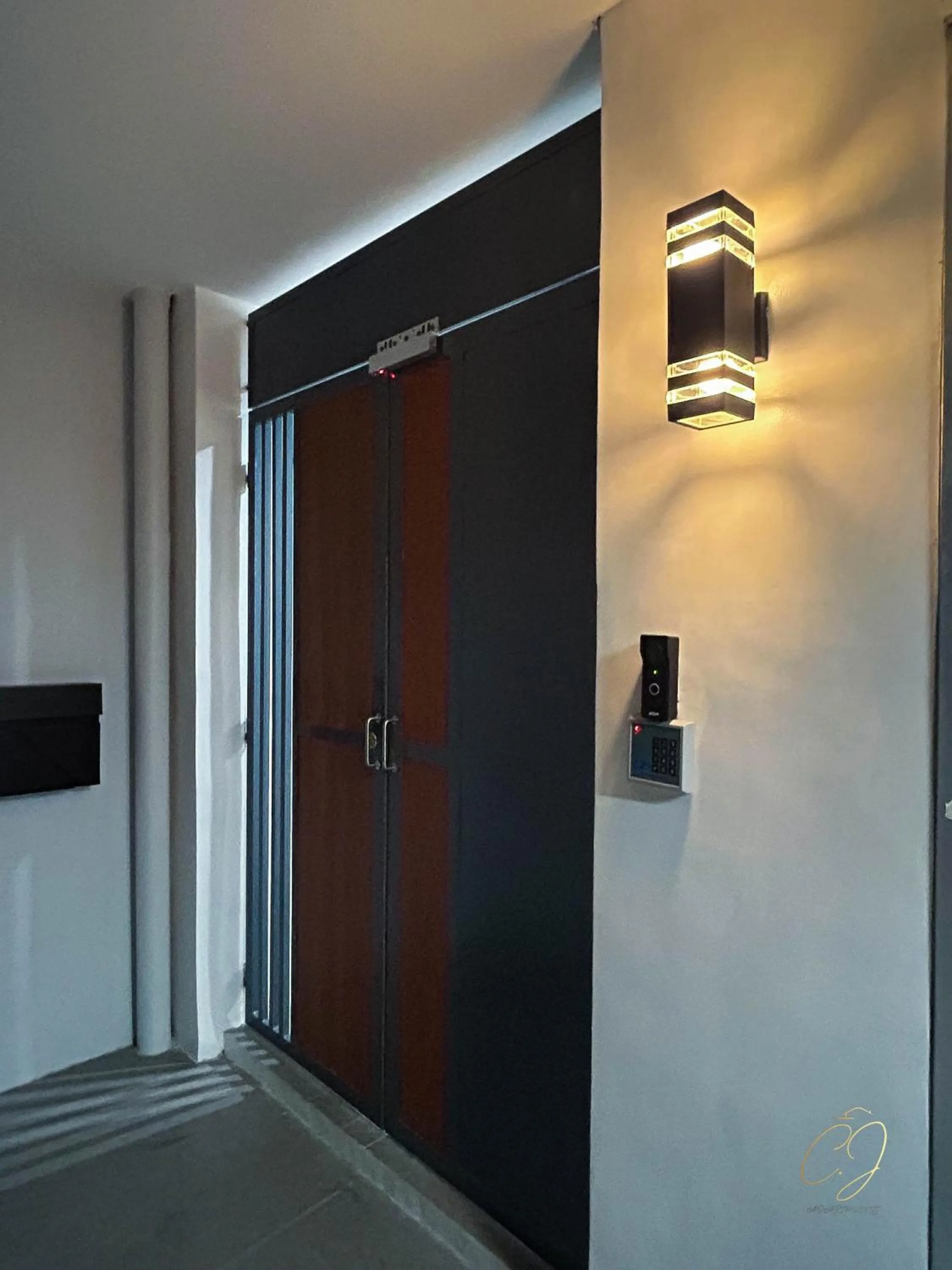 Facade/entrance in CJ Apartments