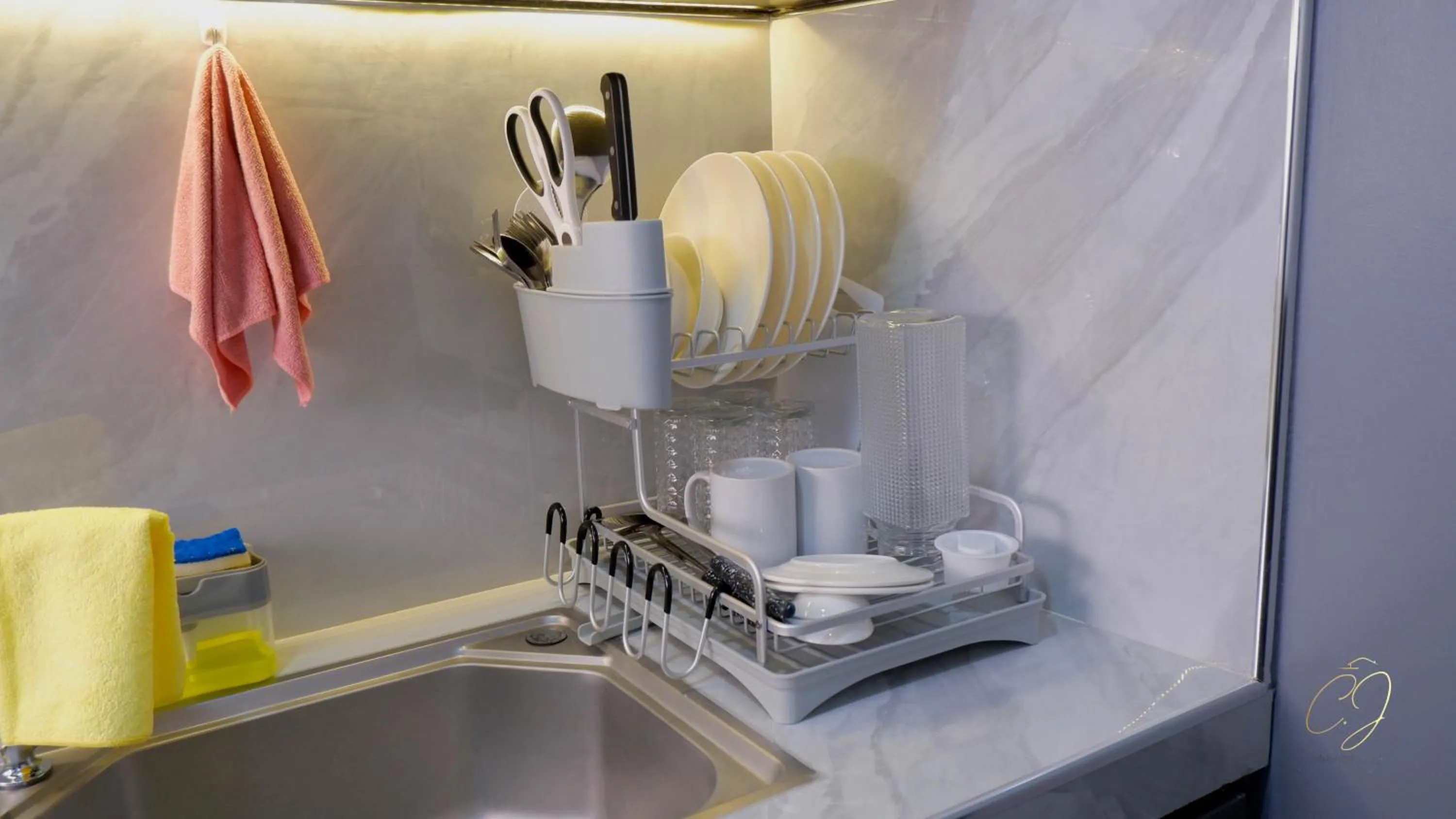 Kitchen or kitchenette in CJ Apartments