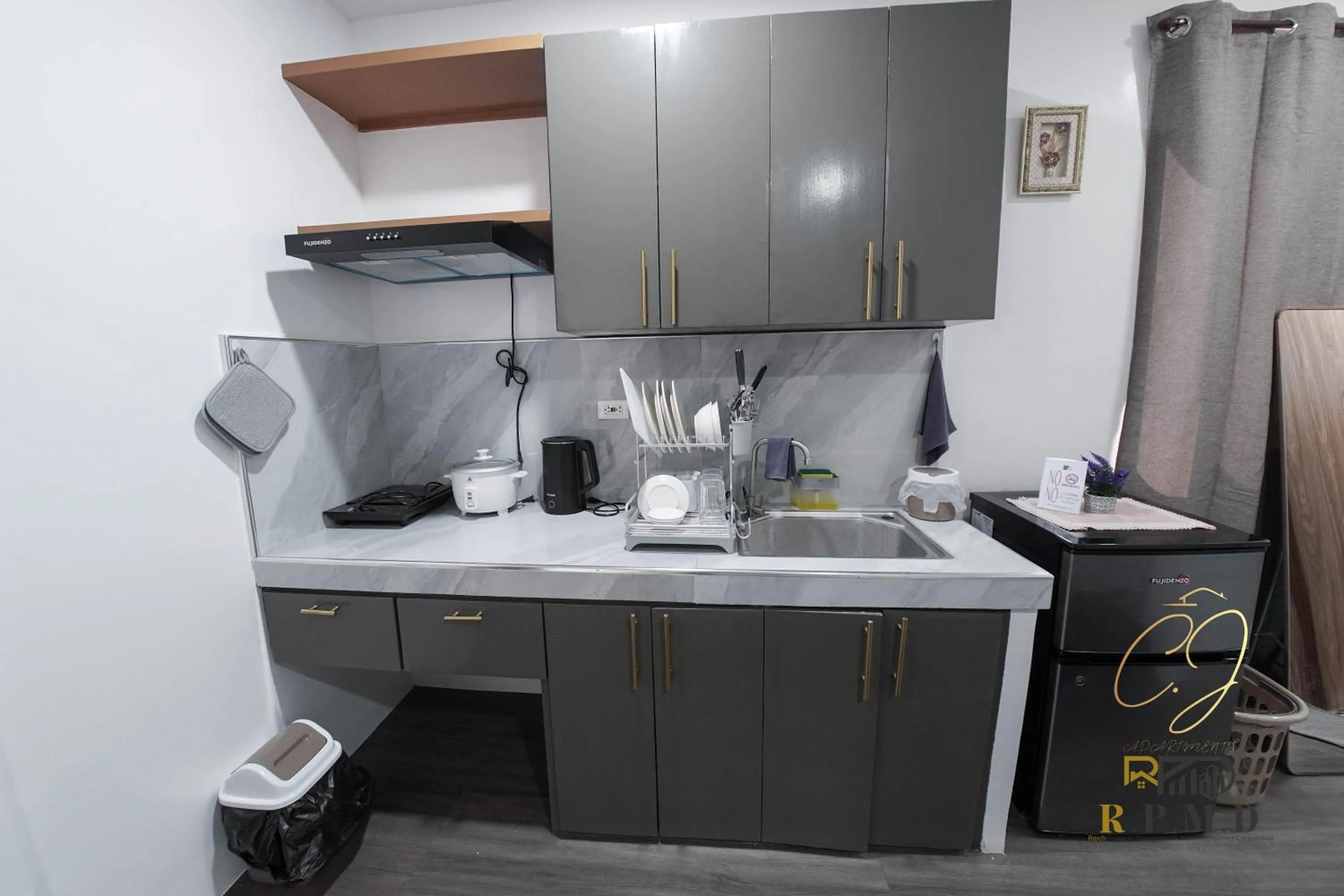 Kitchen or kitchenette in CJ Apartments