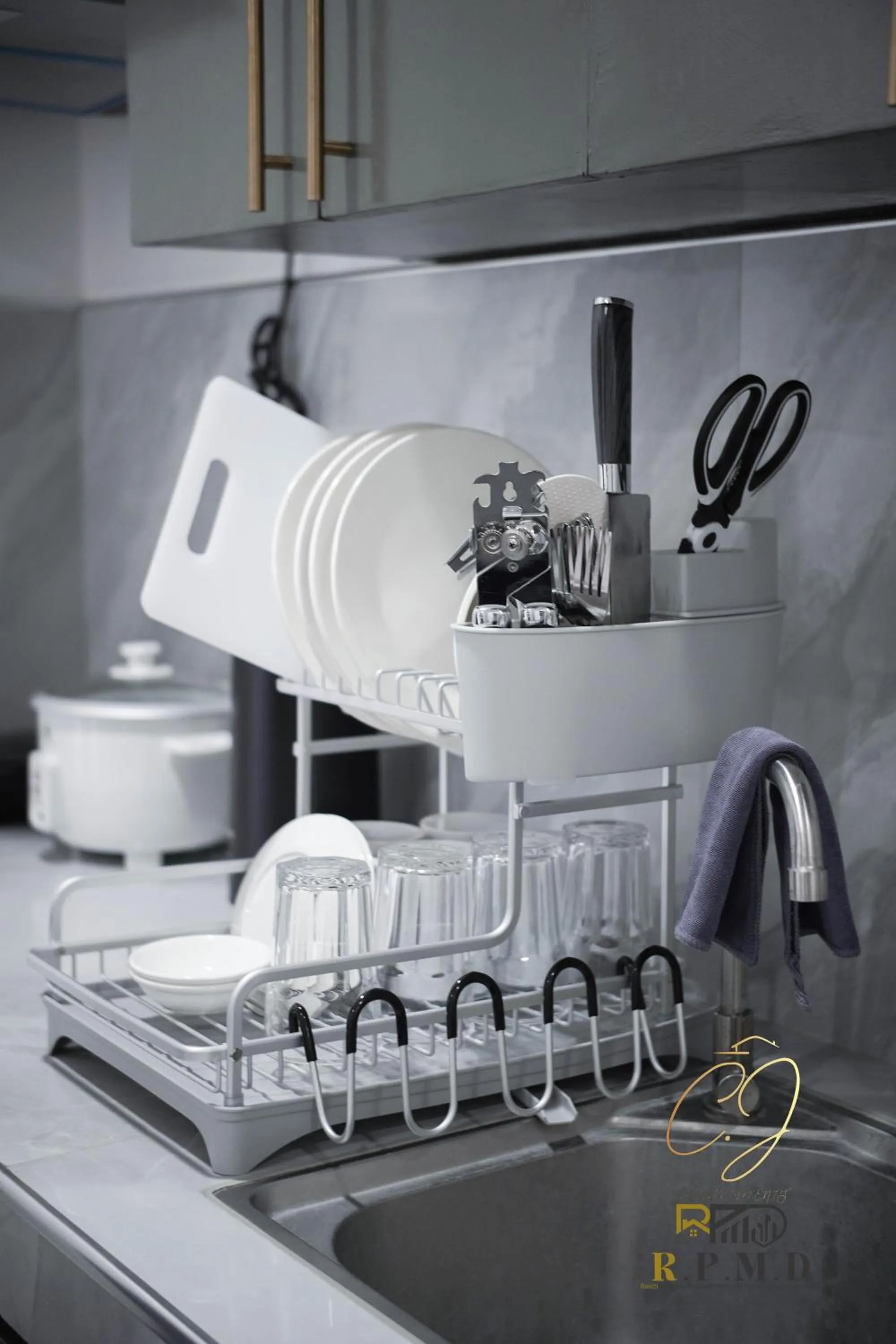 Kitchen or kitchenette in CJ Apartments