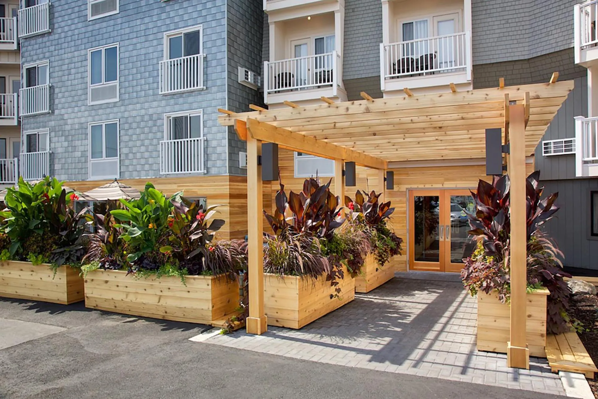 Property building in Rockland Harbor Hotel