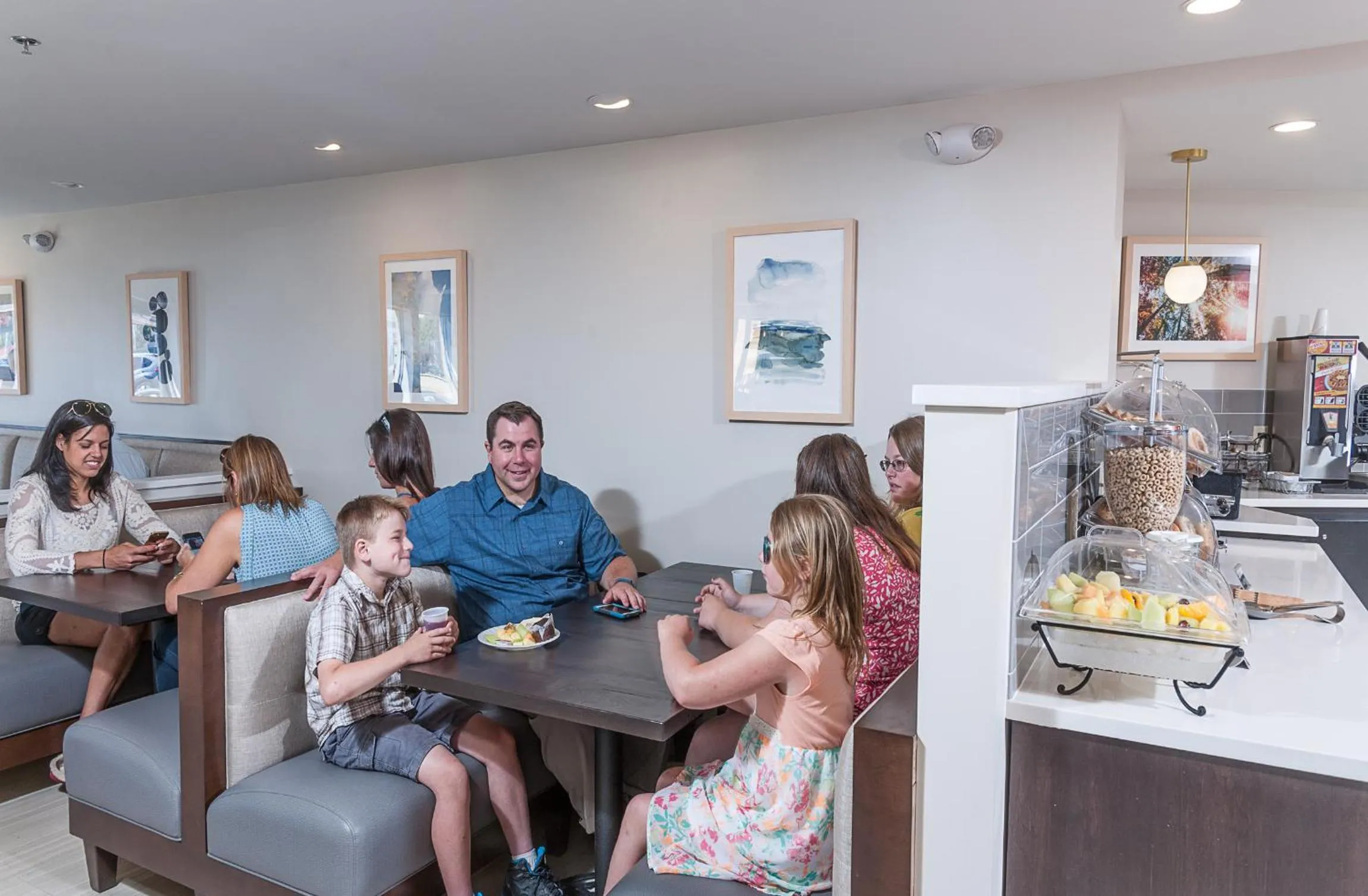 Food and drinks in Rockland Harbor Hotel