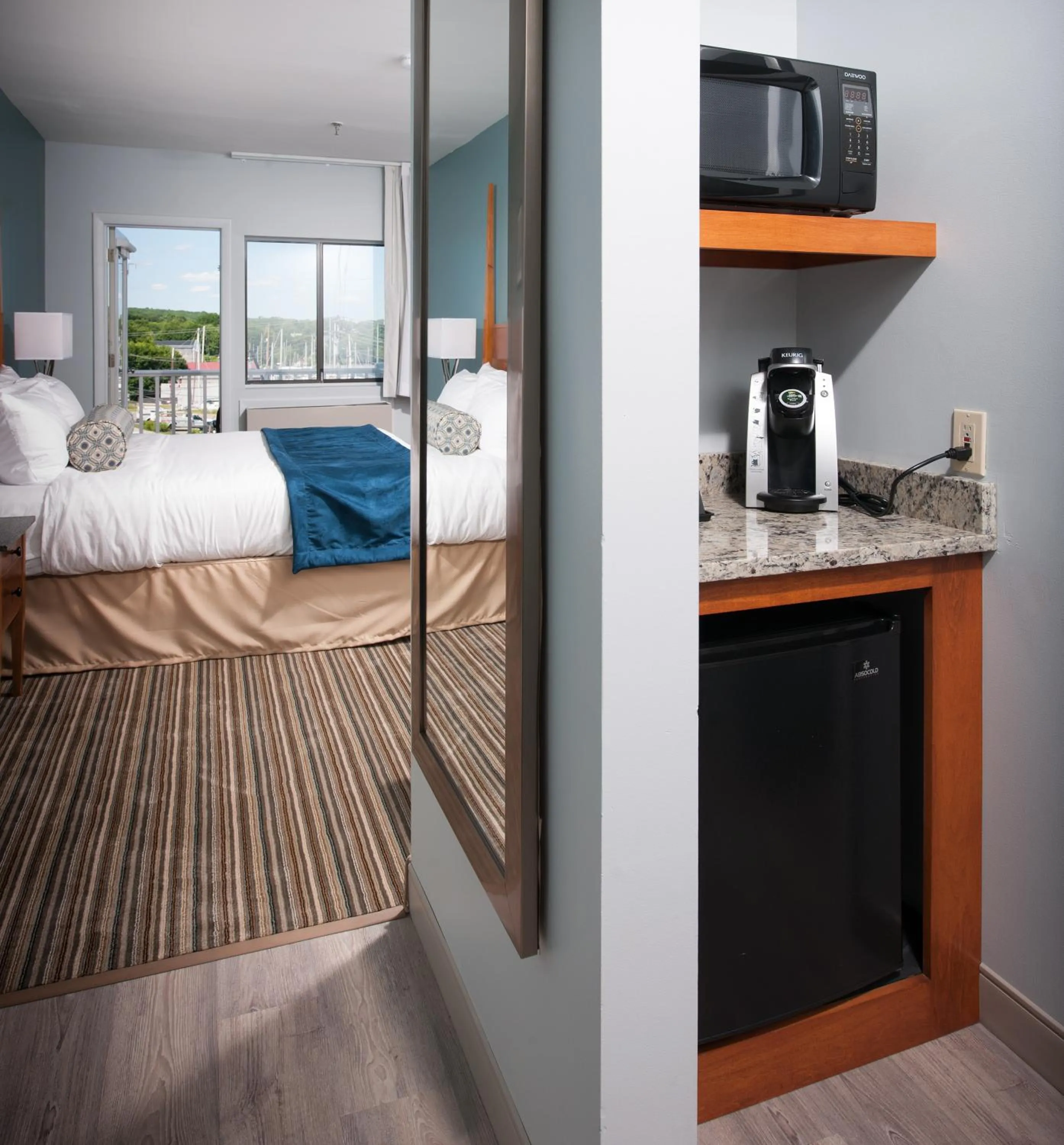 Bedroom, Bed in Rockland Harbor Hotel