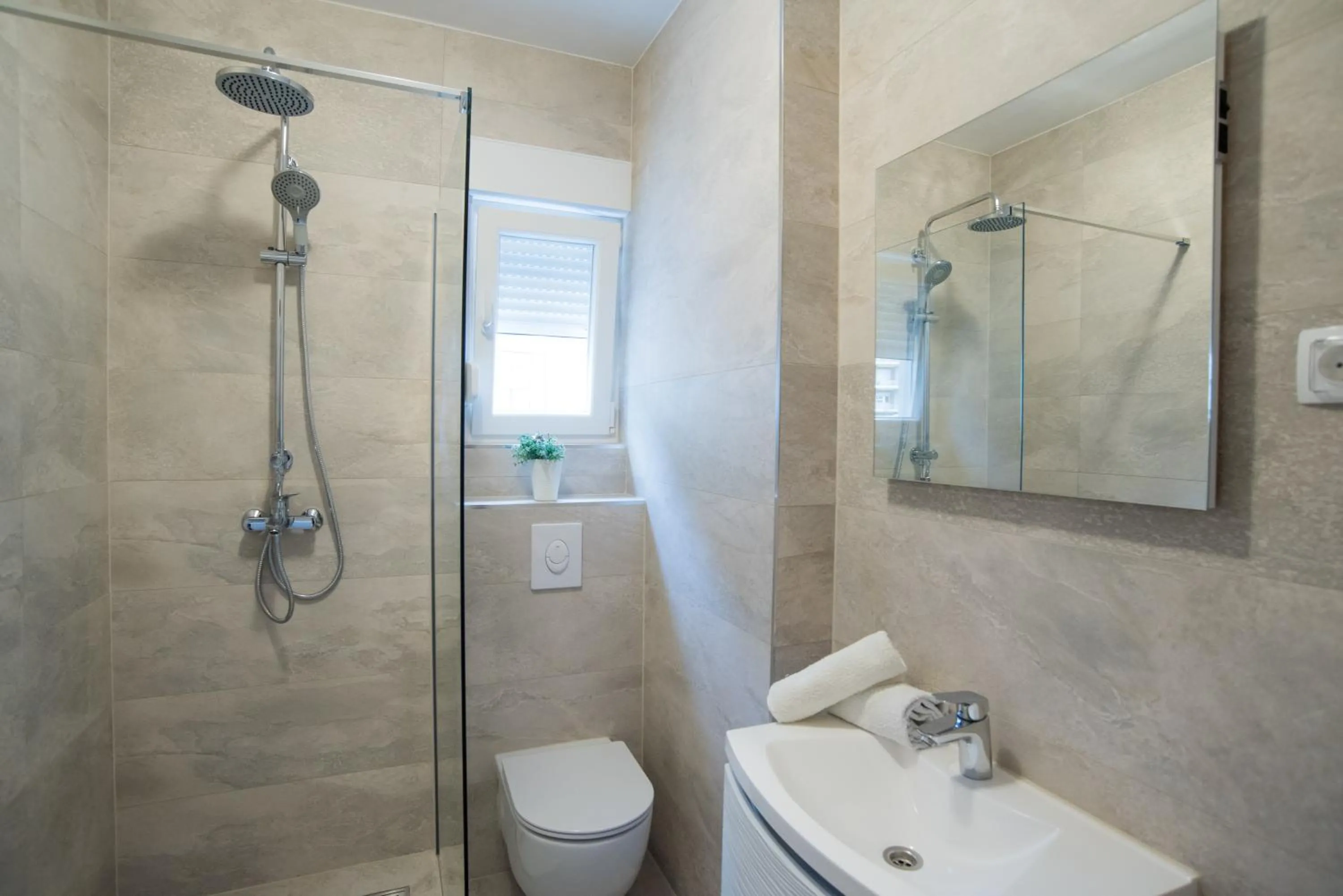 Three-Bedroom Apartment in Apartments Marija