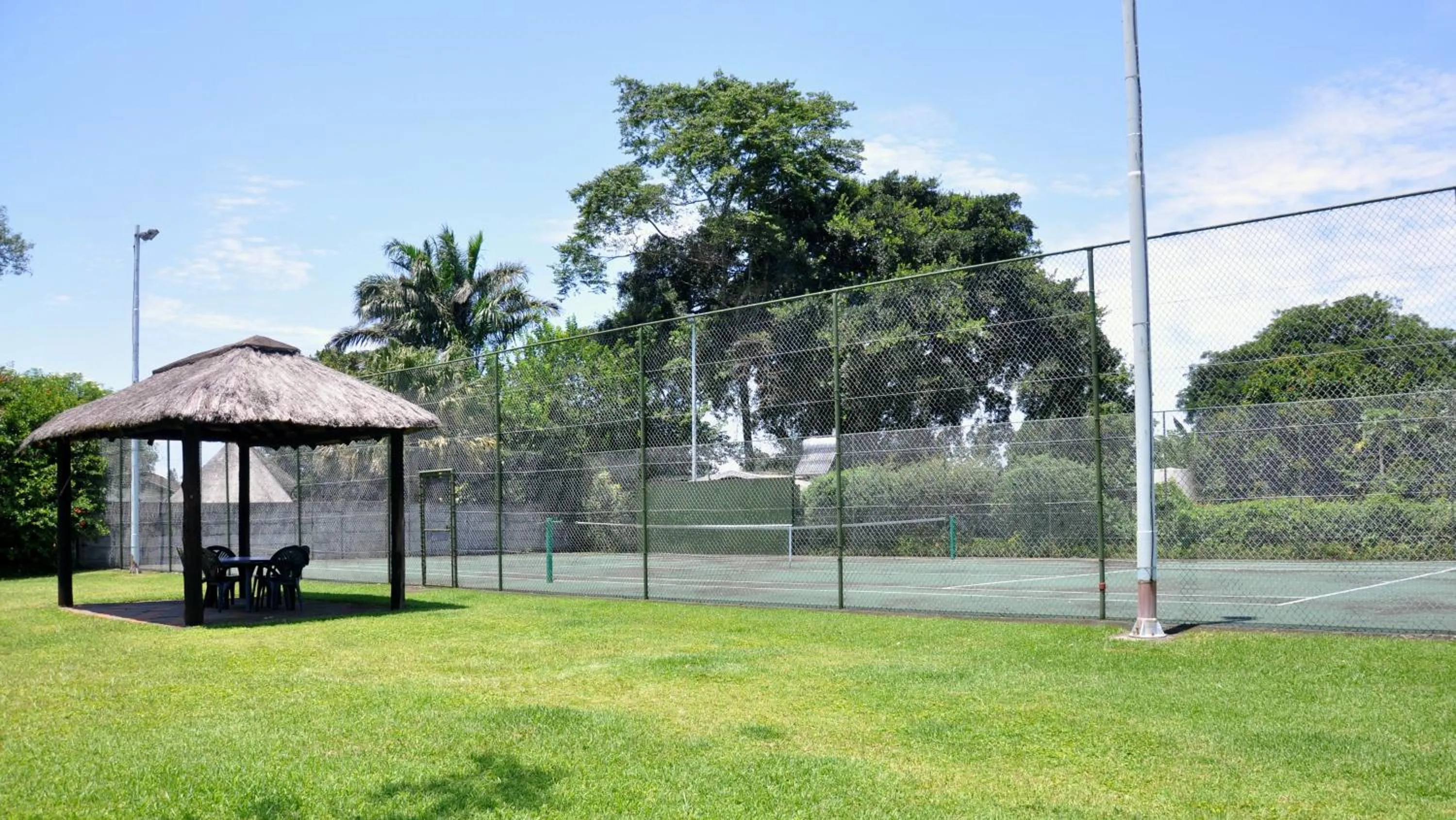 Tennis court in Birds of Paradise B&B