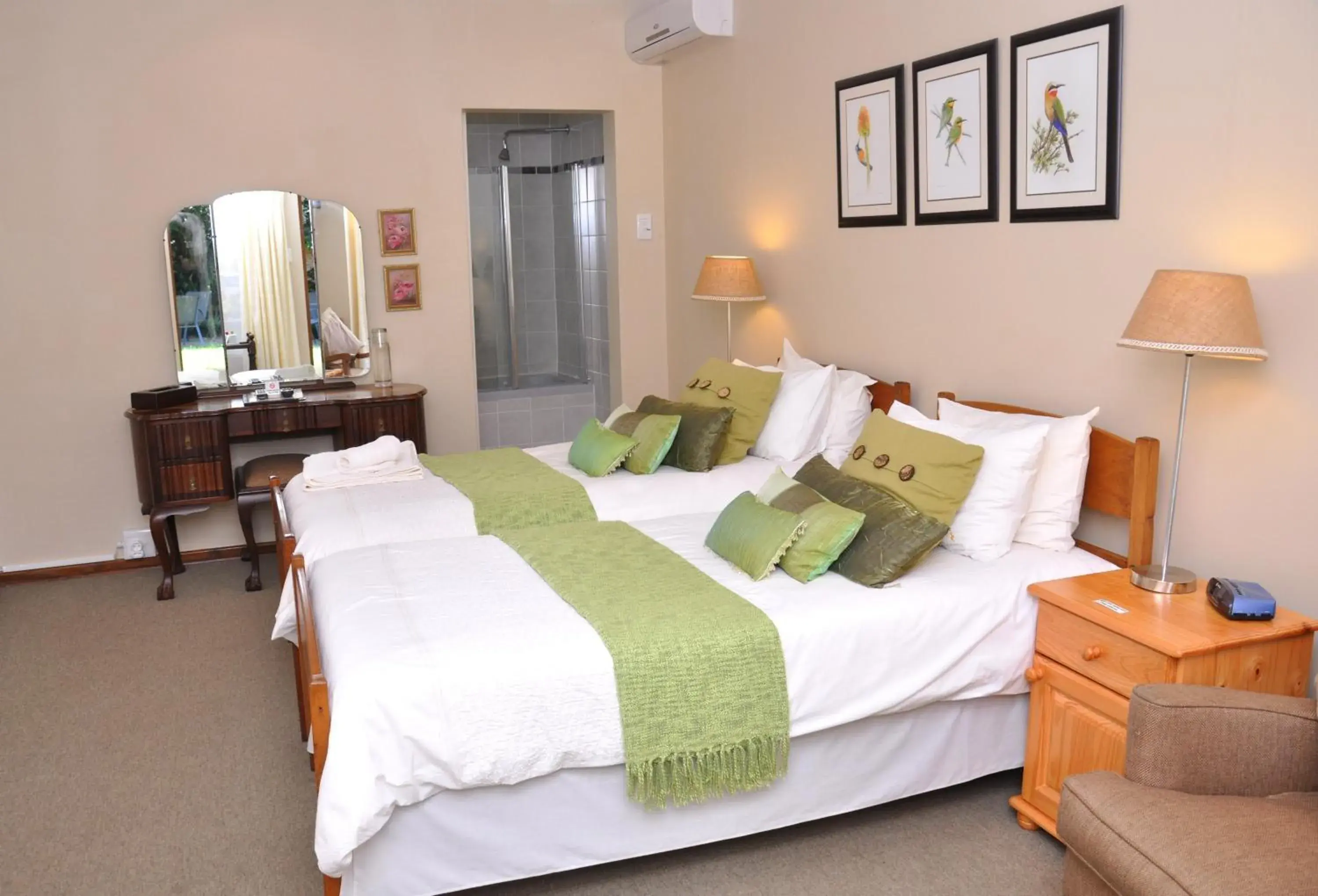 Twin Room with Garden View - single occupancy in Birds of Paradise B&B Twin Room with Garden View - single occupancy in Birds of Paradise B&B