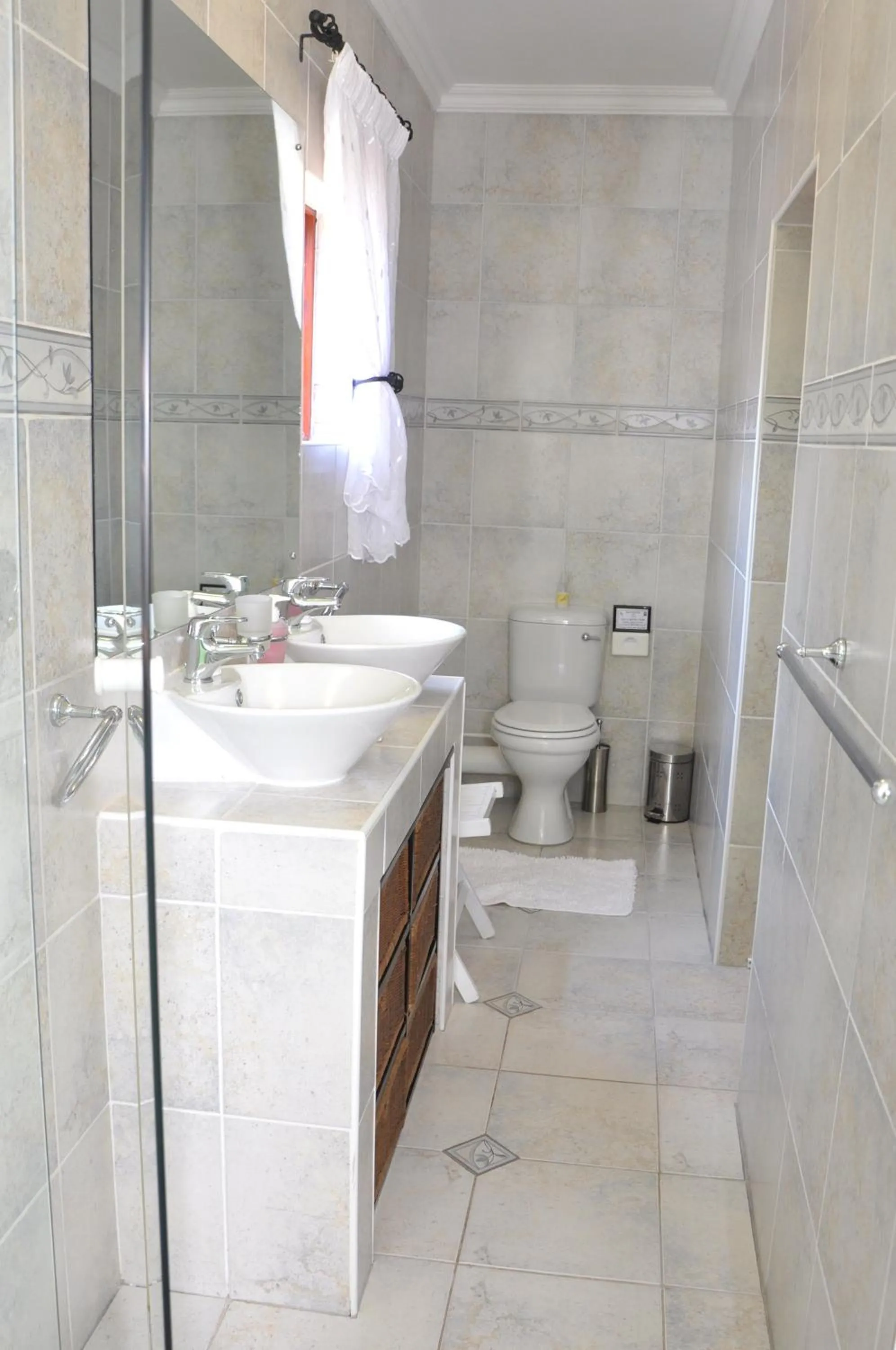 Bathroom in Birds of Paradise B&B