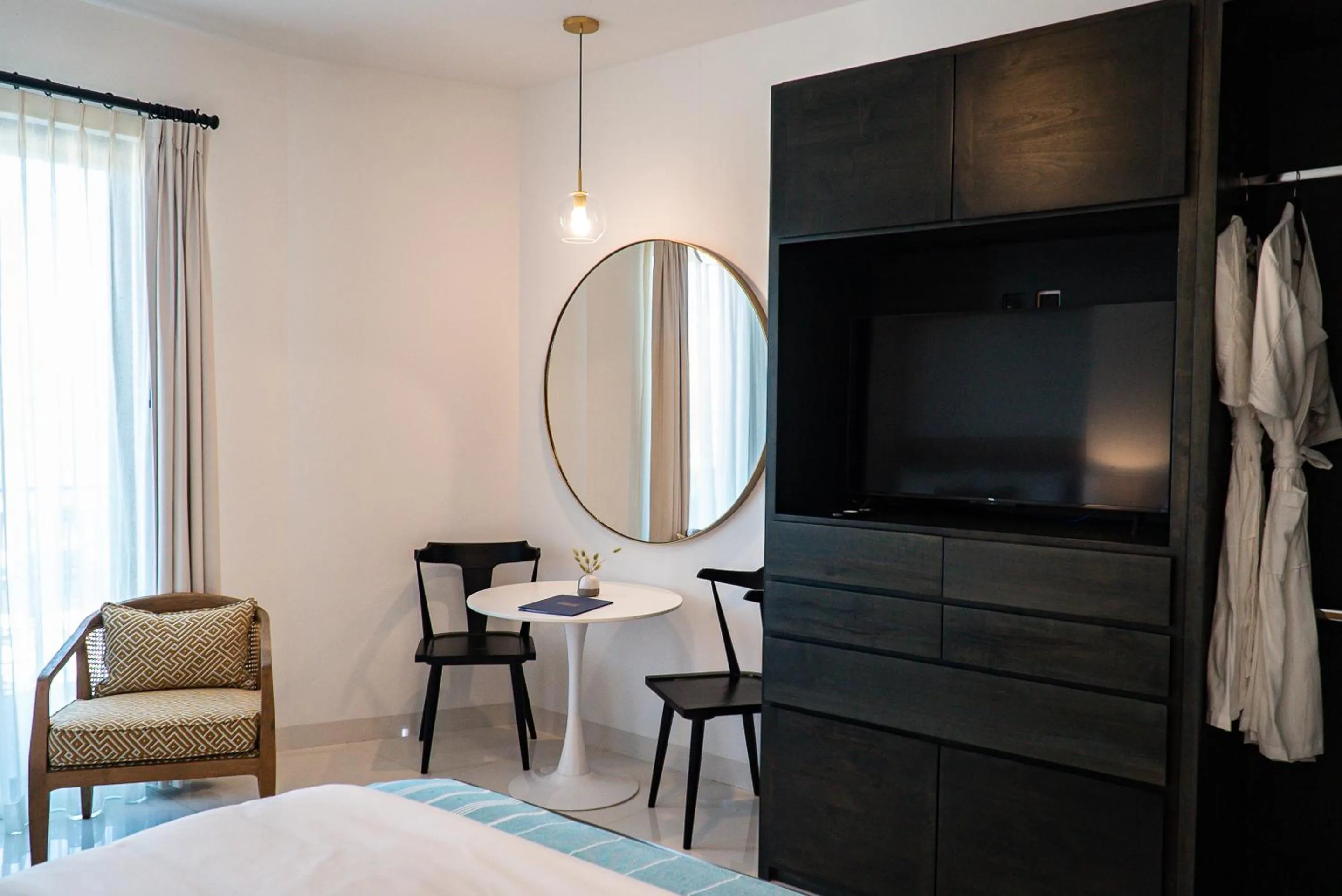 TV and multimedia, Bed in Flamboyan Hotel & Residences