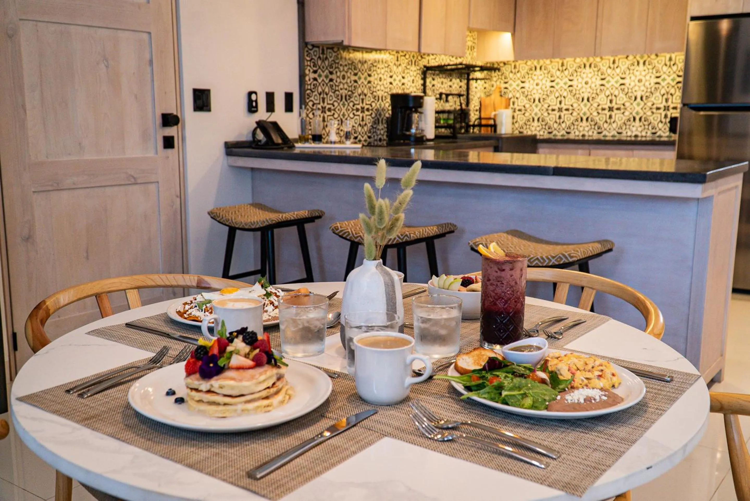 Kitchen or kitchenette in Flamboyan Hotel & Residences