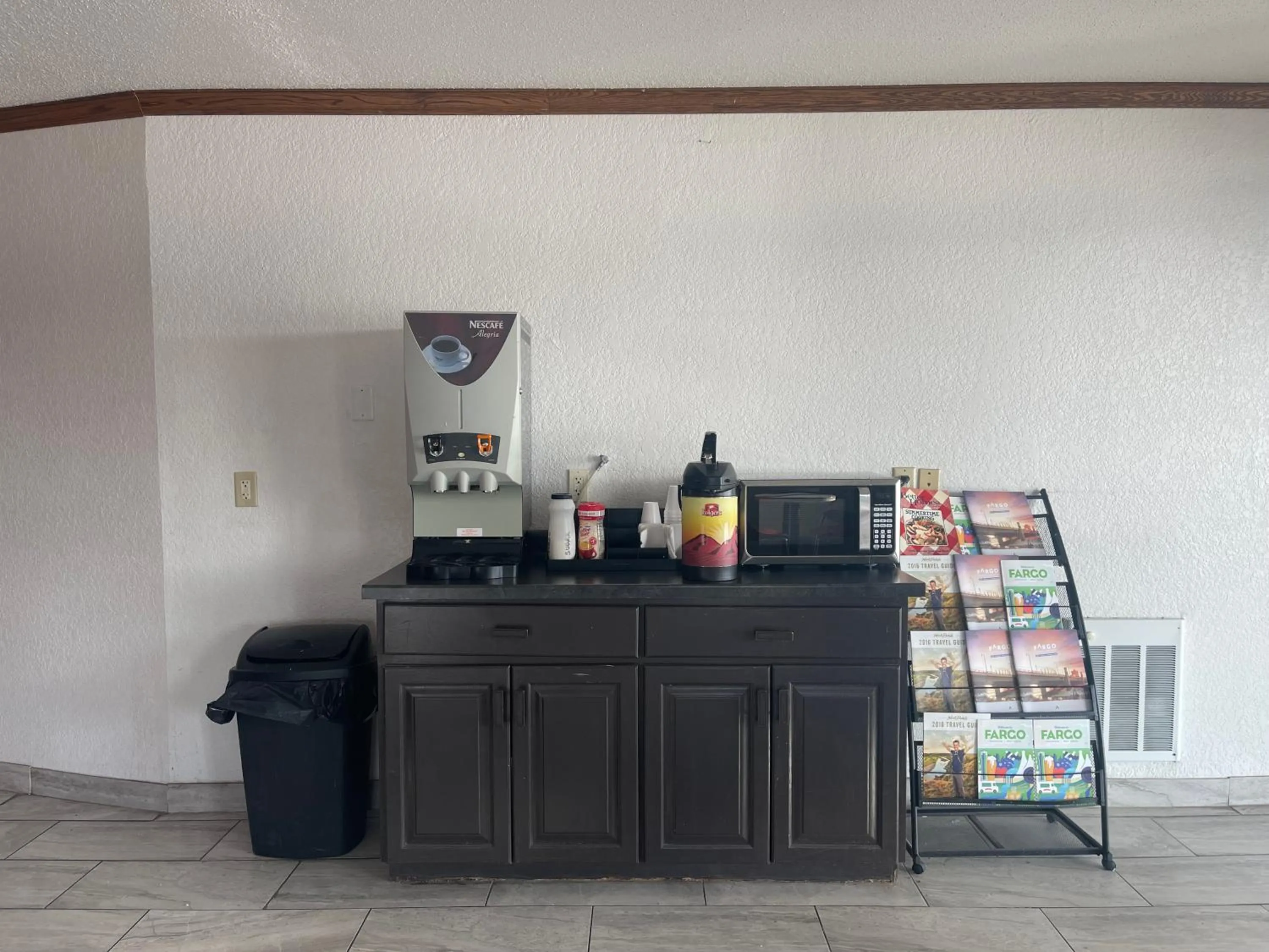 Coffee/tea facilities in Dakota inn