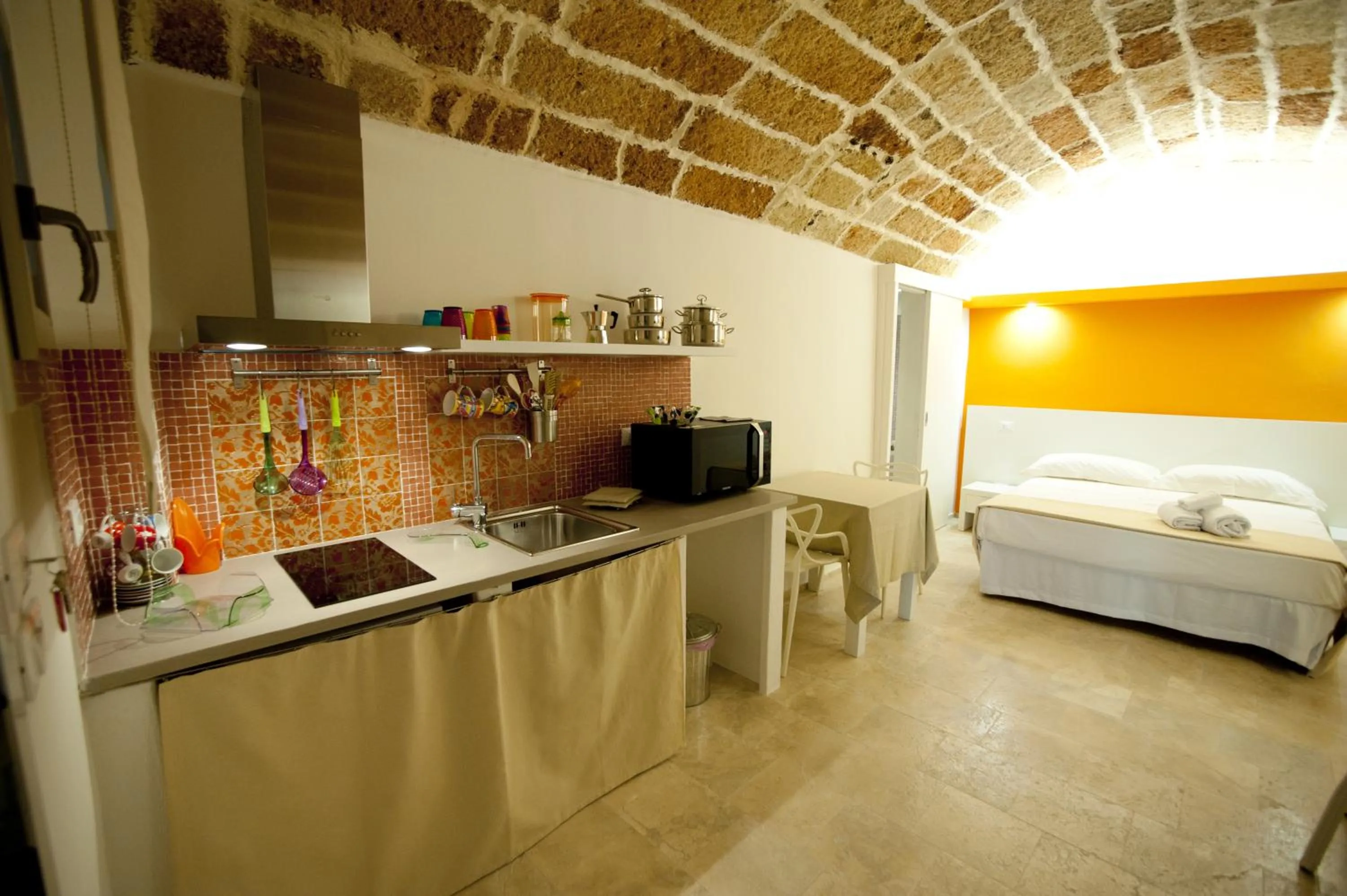 Kitchen or kitchenette, Bed in TS Residence