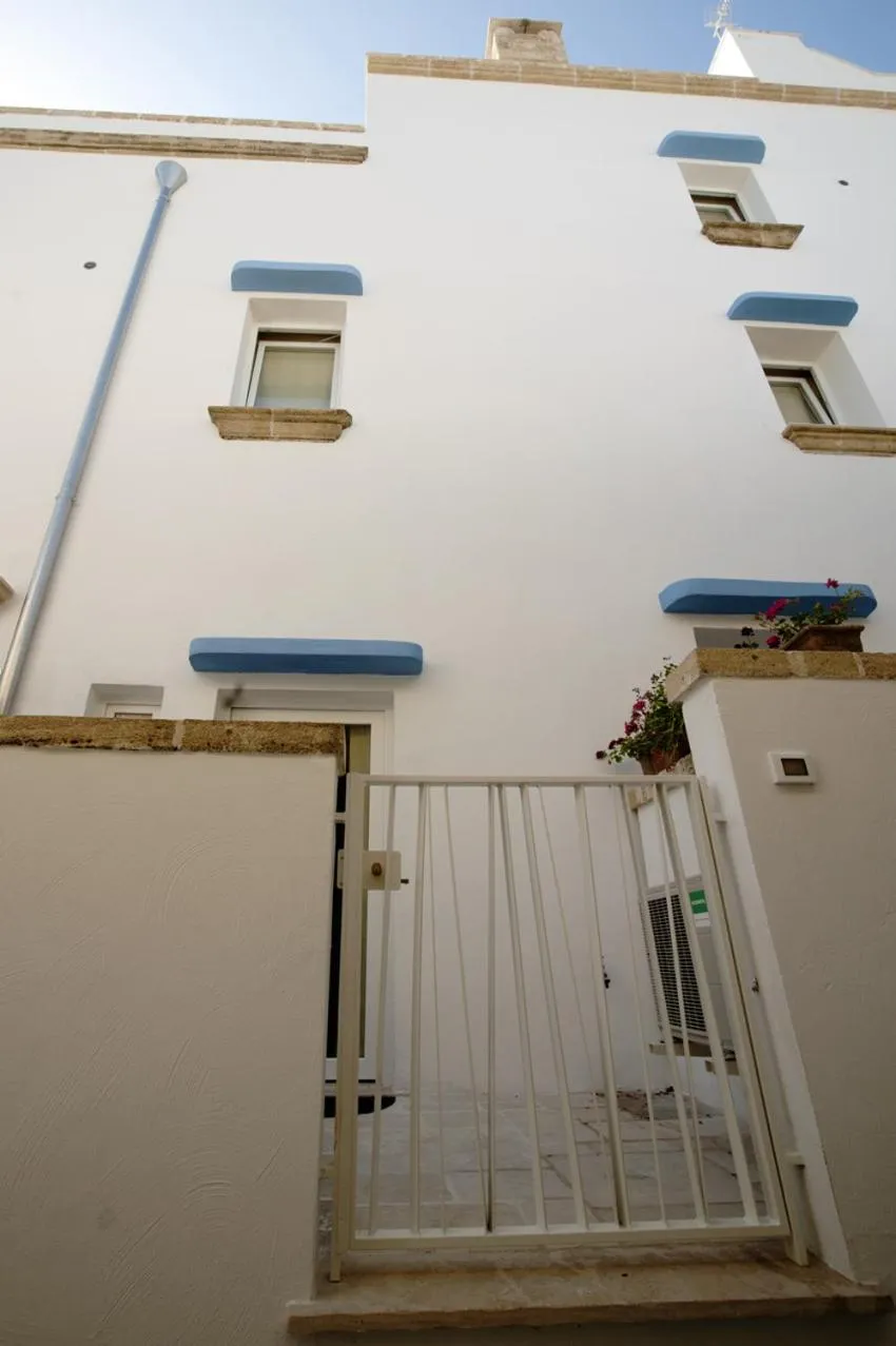 Facade/entrance in TS Residence