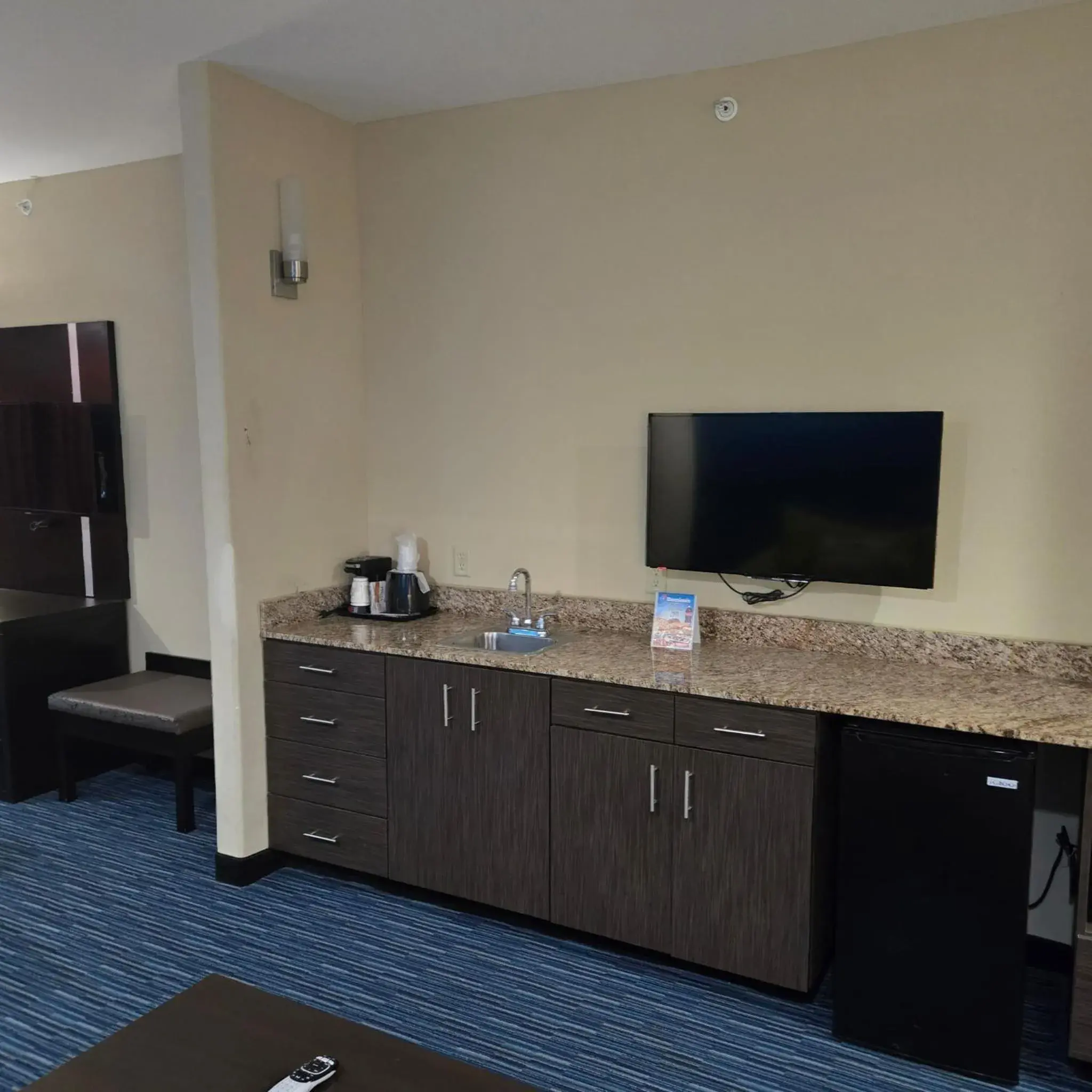 Bedroom in Karnes City Lodge Bedroom in Karnes City Lodge