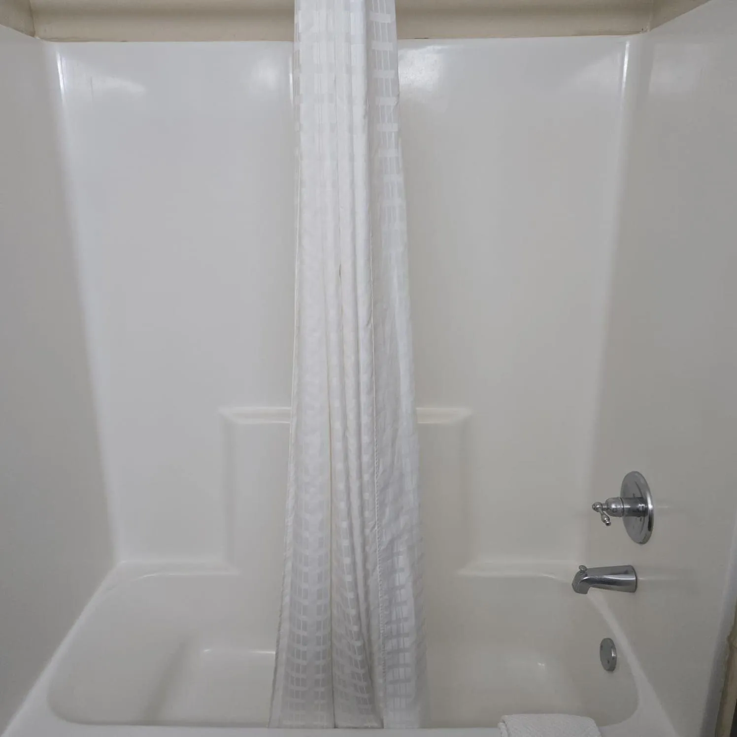 Bathroom in Karnes City Lodge