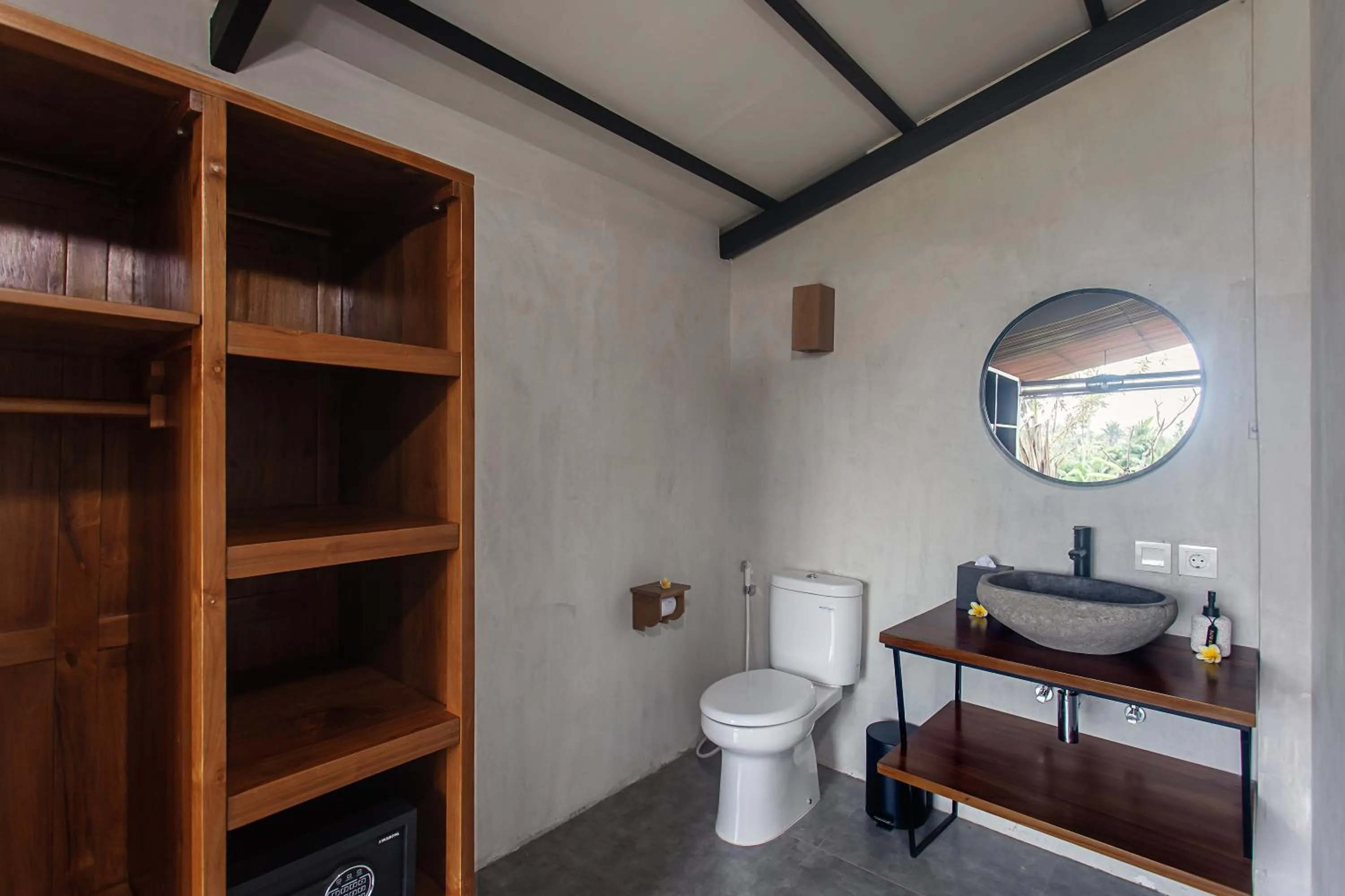 Toilet in TUJUH Angel by GenuineHost