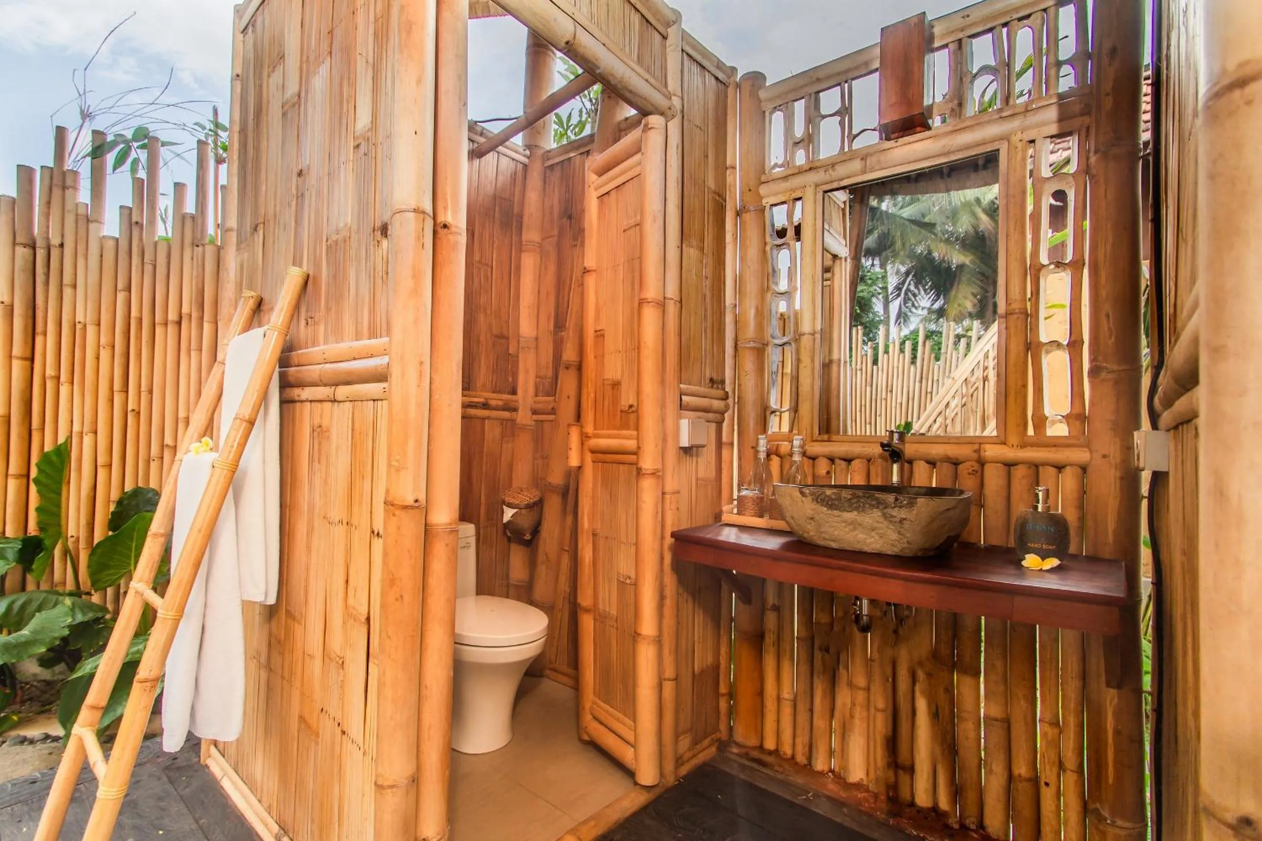 Toilet in TUJUH Angel by GenuineHost