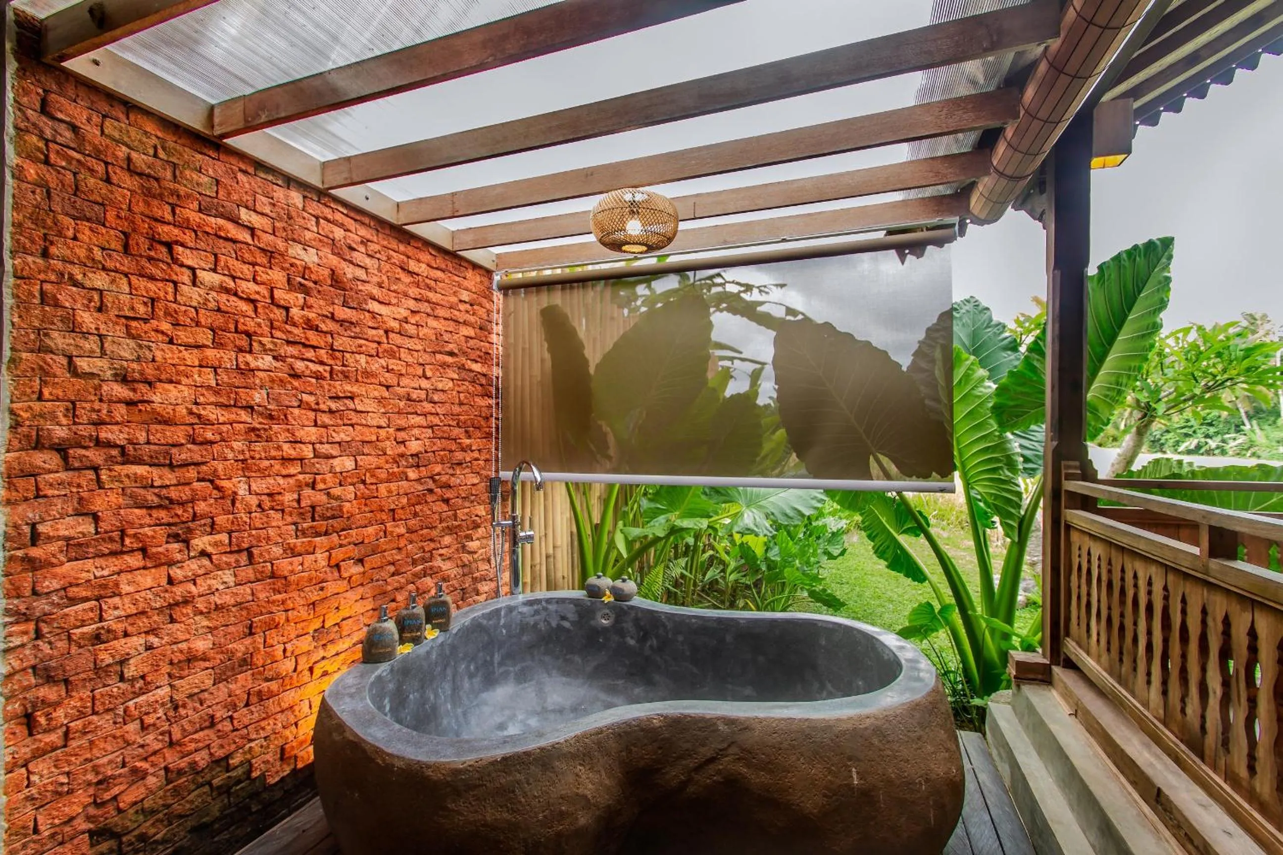 Hot Tub in TUJUH Angel by GenuineHost