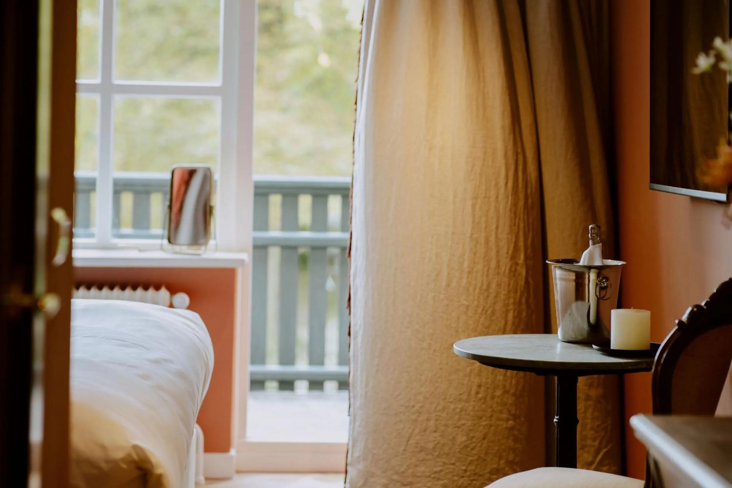 Balcony/Terrace, Bed in Boetiekhotel De Kastanjehof