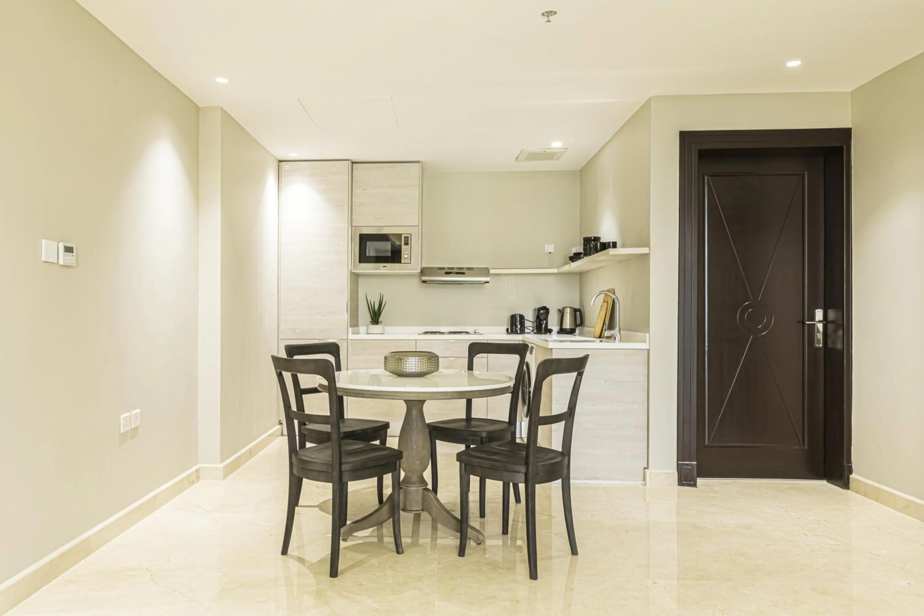 Dining area in Stella Stays Olaya Tower 1