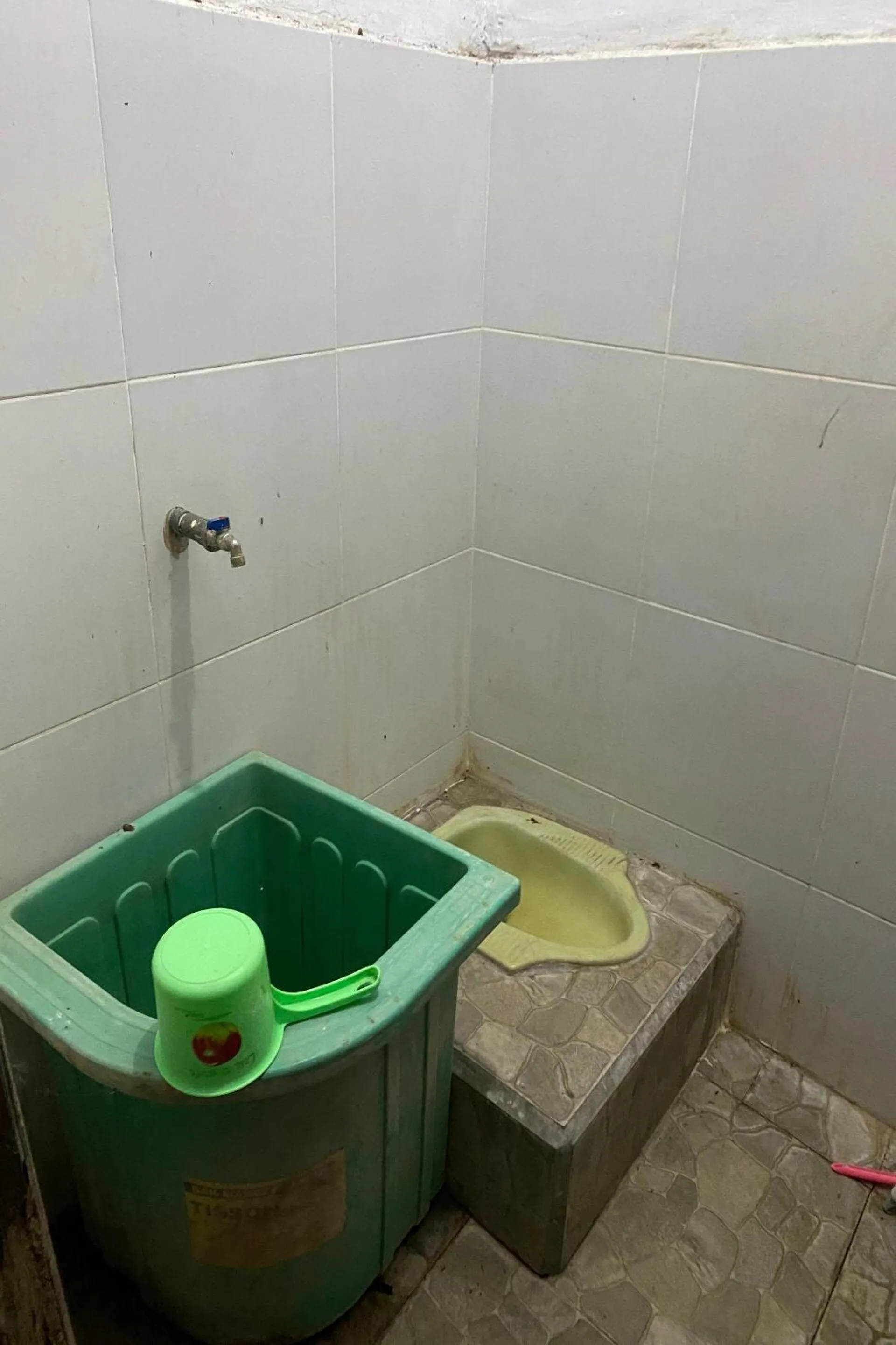 Bathroom in OYO Life 93259 Kos Kurnia