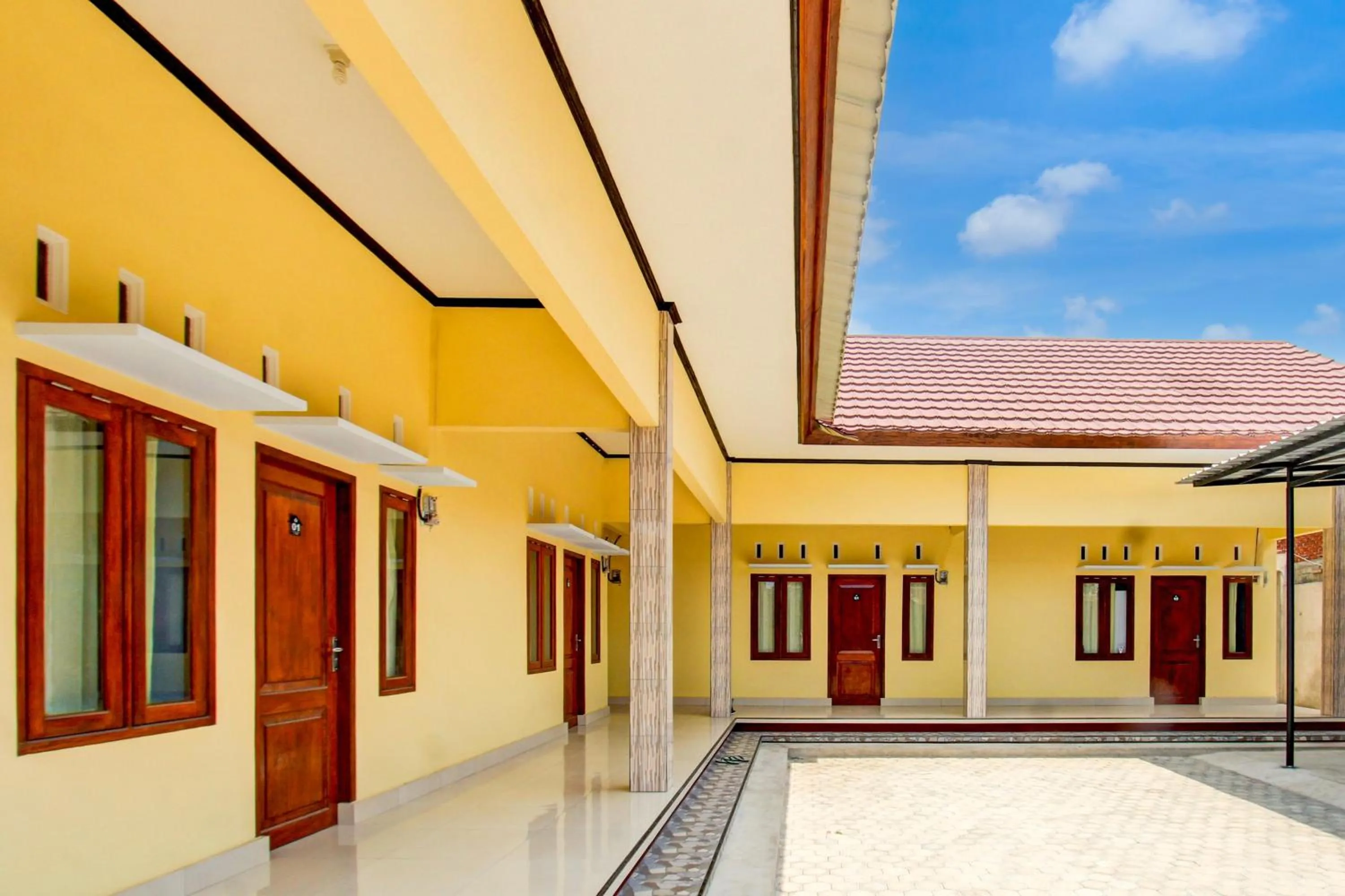 Lobby or reception in OYO Life 93255 Kosan Teratai Jaya