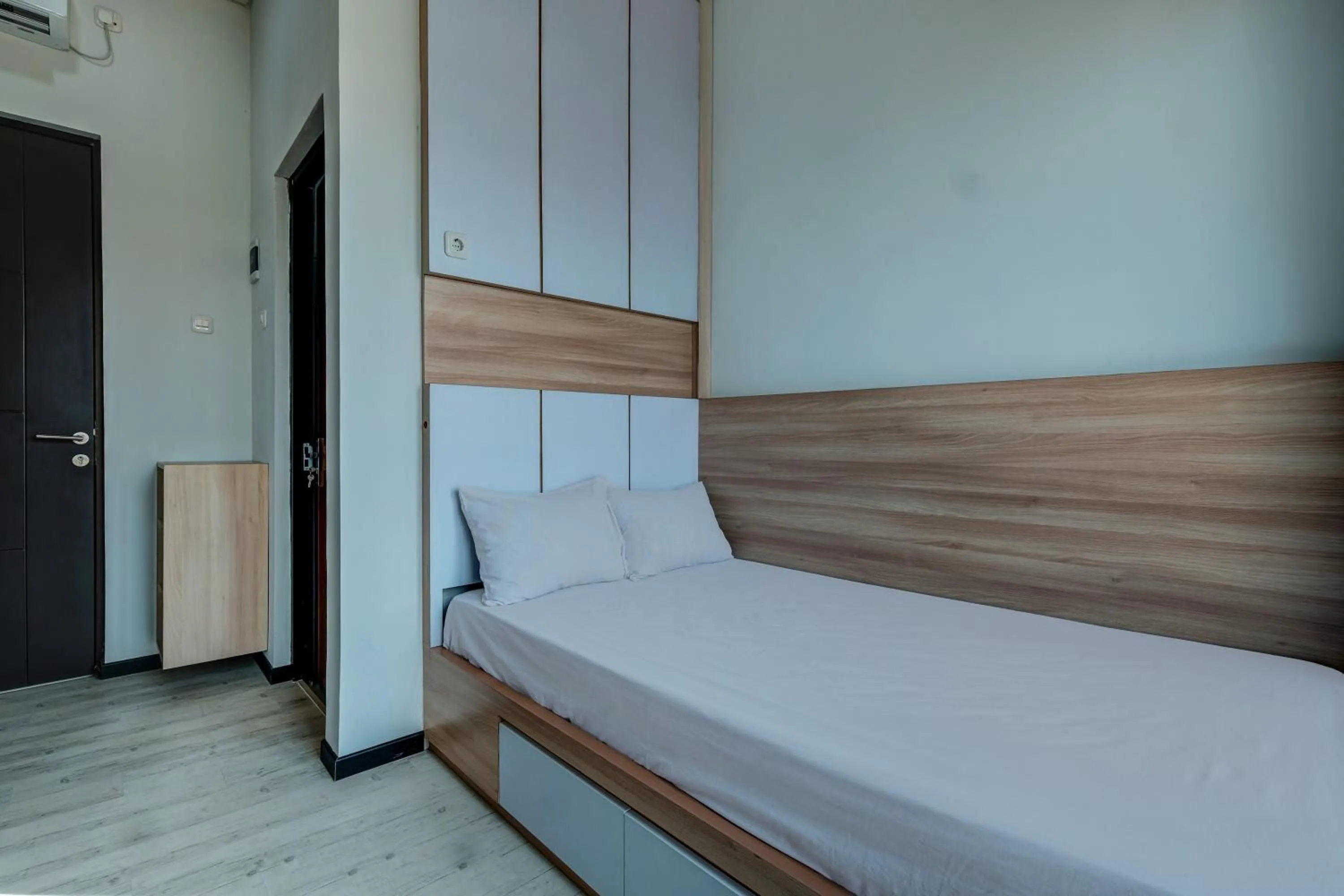 Bedroom, Bed in OYO Life 93289 Jelita Residence 2