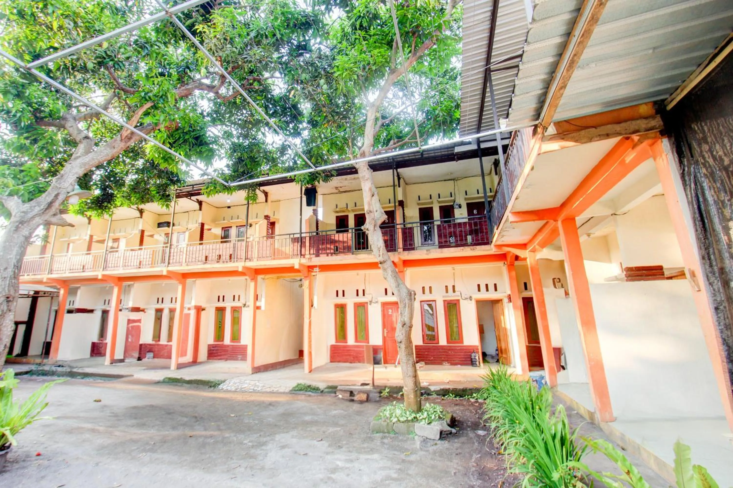 Facade/entrance in OYO Life 93257 Kos Anugerah