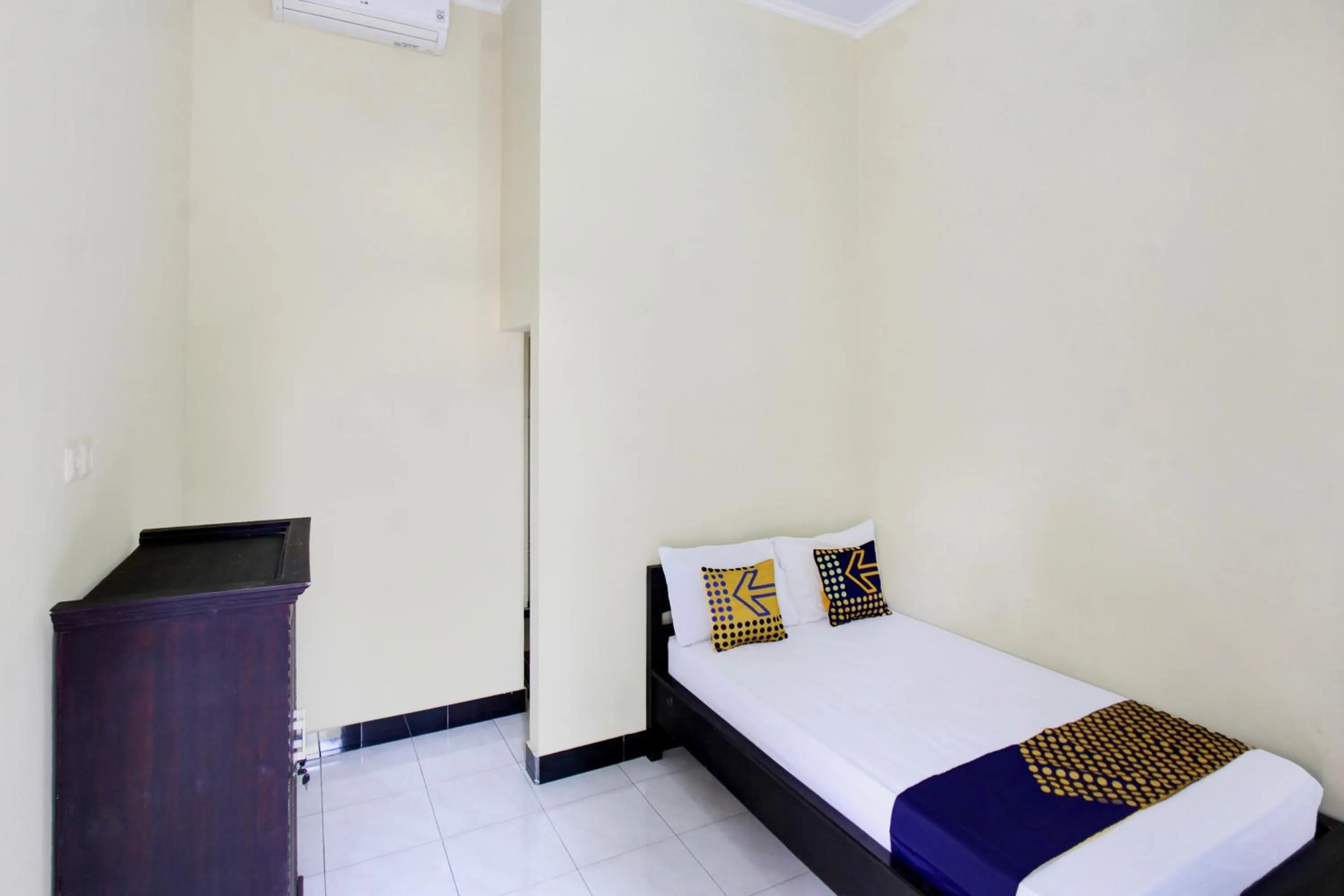 Bedroom, Bed in OYO Life 93257 Kos Anugerah