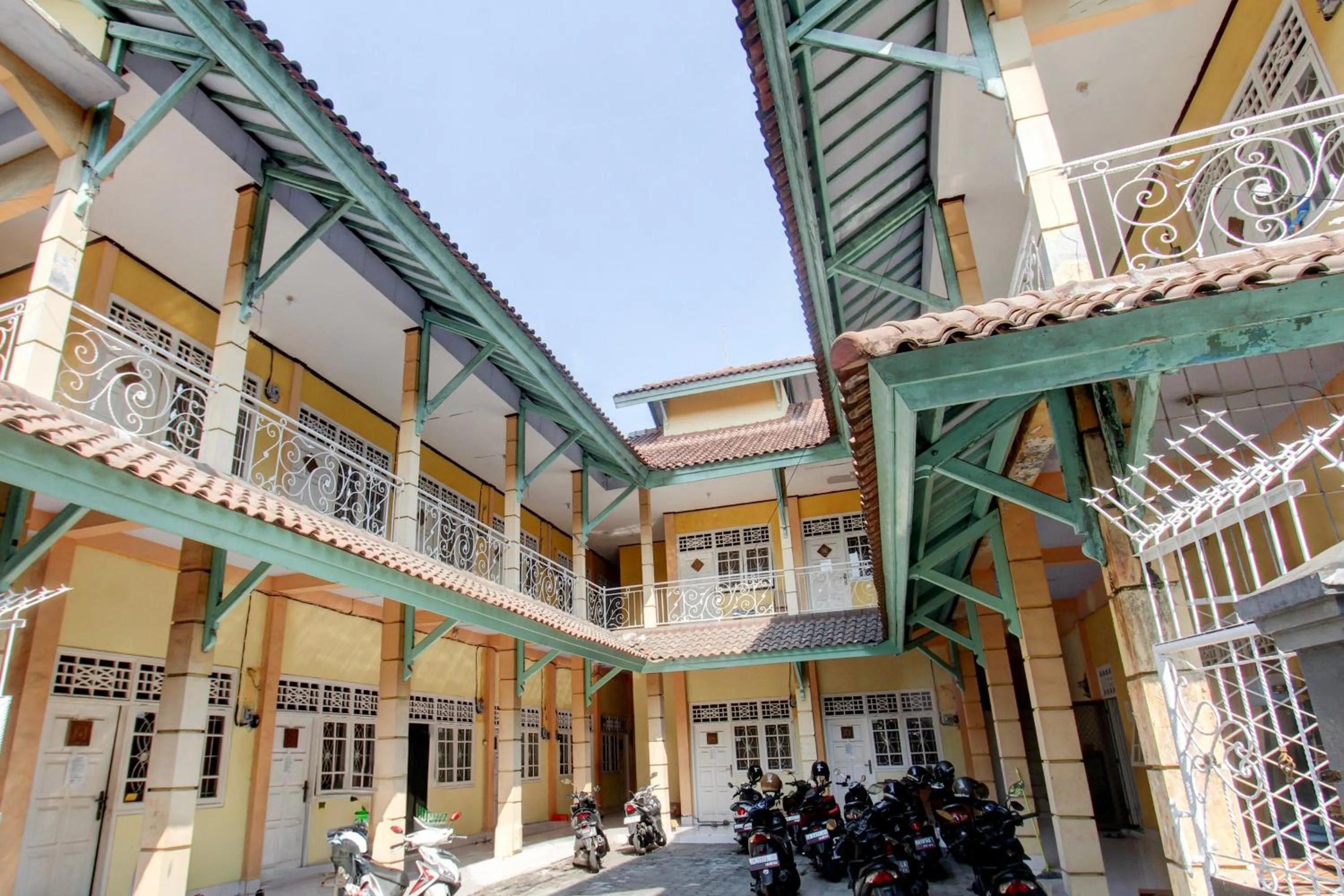 Facade/entrance in OYO Life 93265 Kos Cendana Seruni Raya