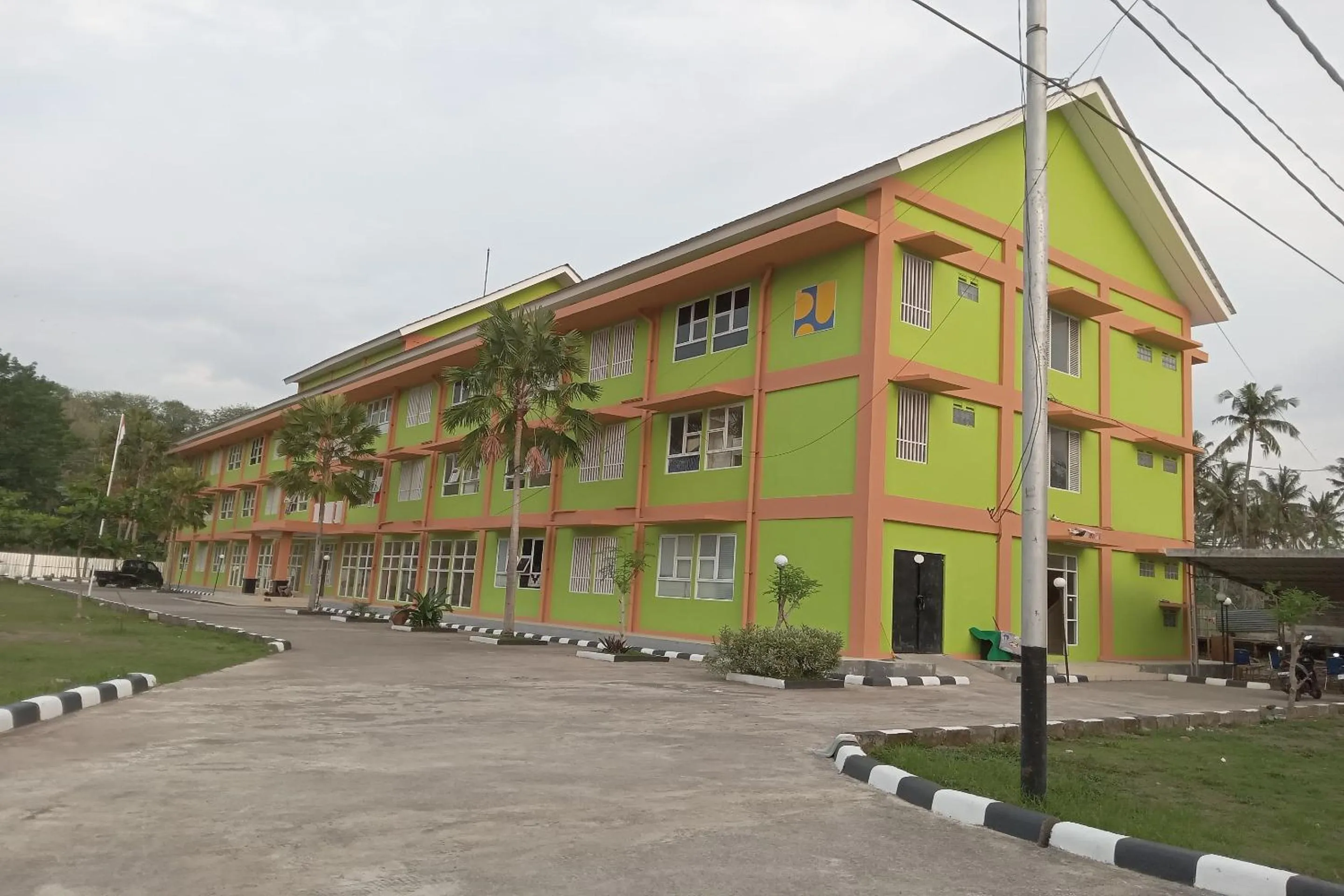 Property building in OYO Life 93399 Kos Batulayar