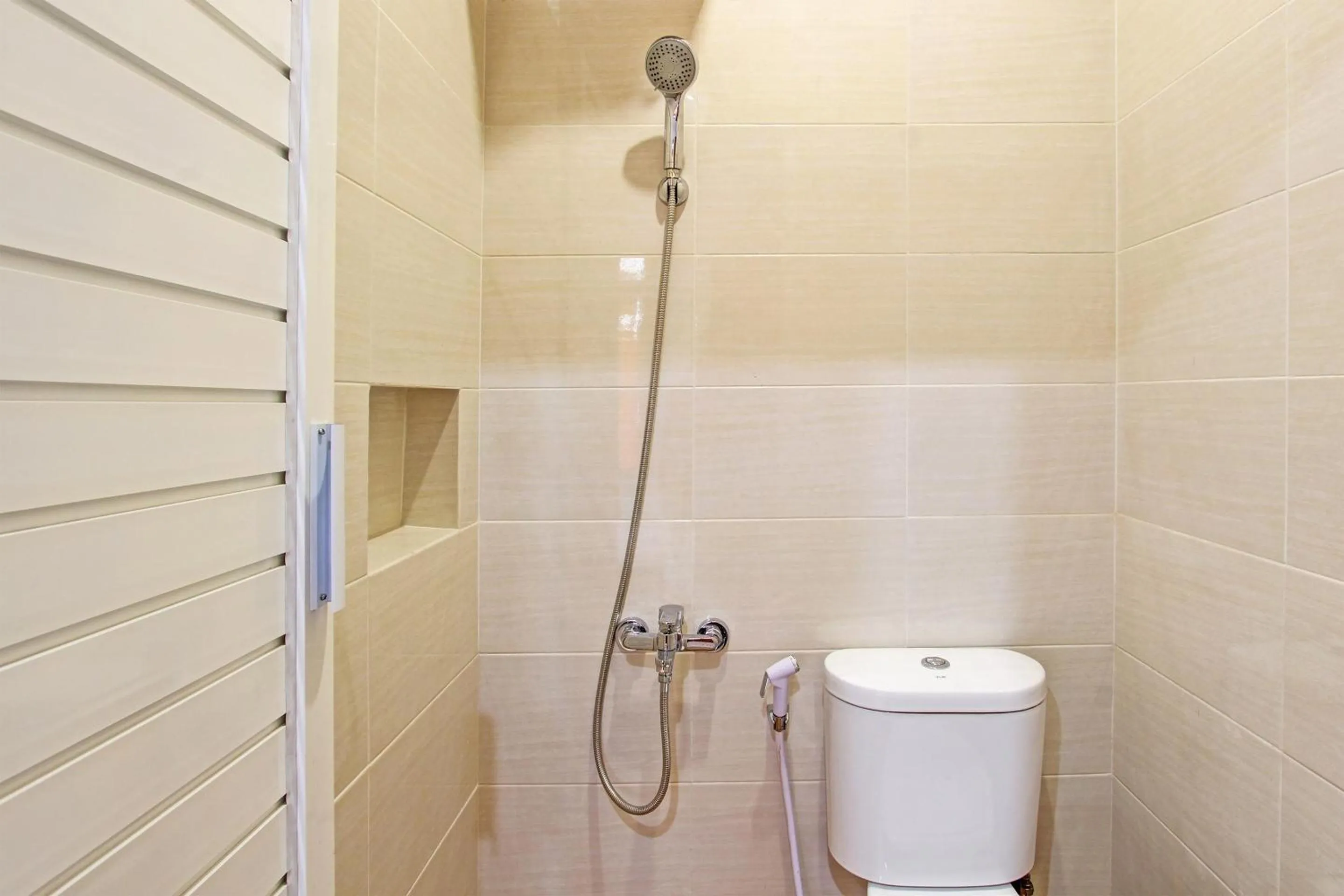 Bathroom in OYO Life 93497 Griya Kost Rr