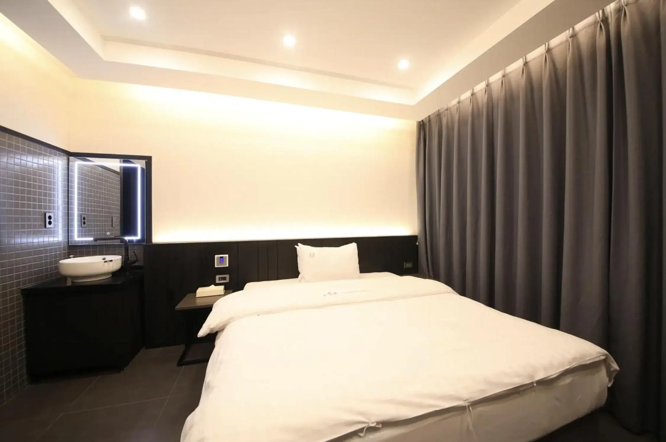 Double Room A in The M Hotel Double Room A in The M Hotel