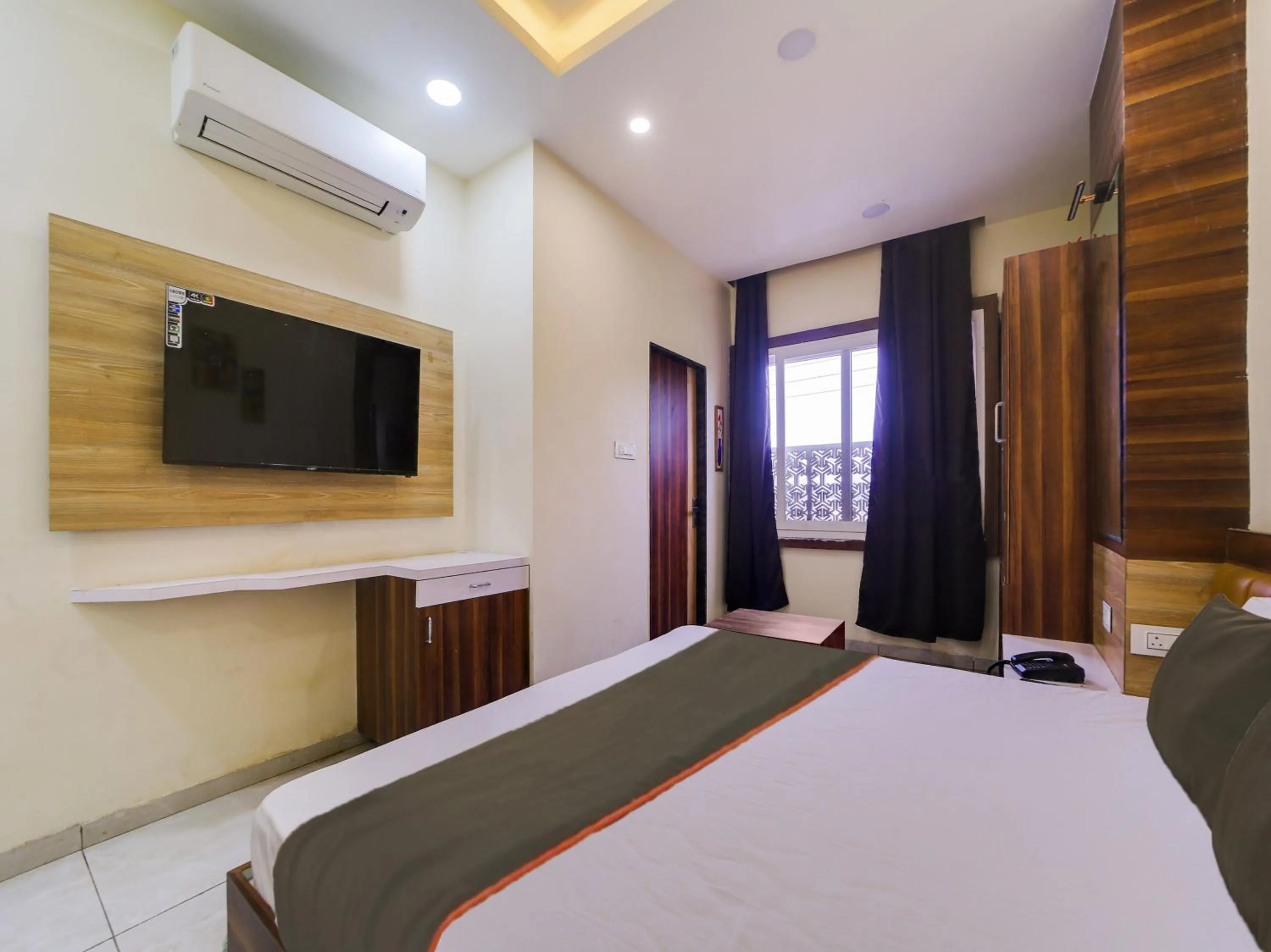 Bedroom, Bed in Hotel O by OYO Shyam Paradise