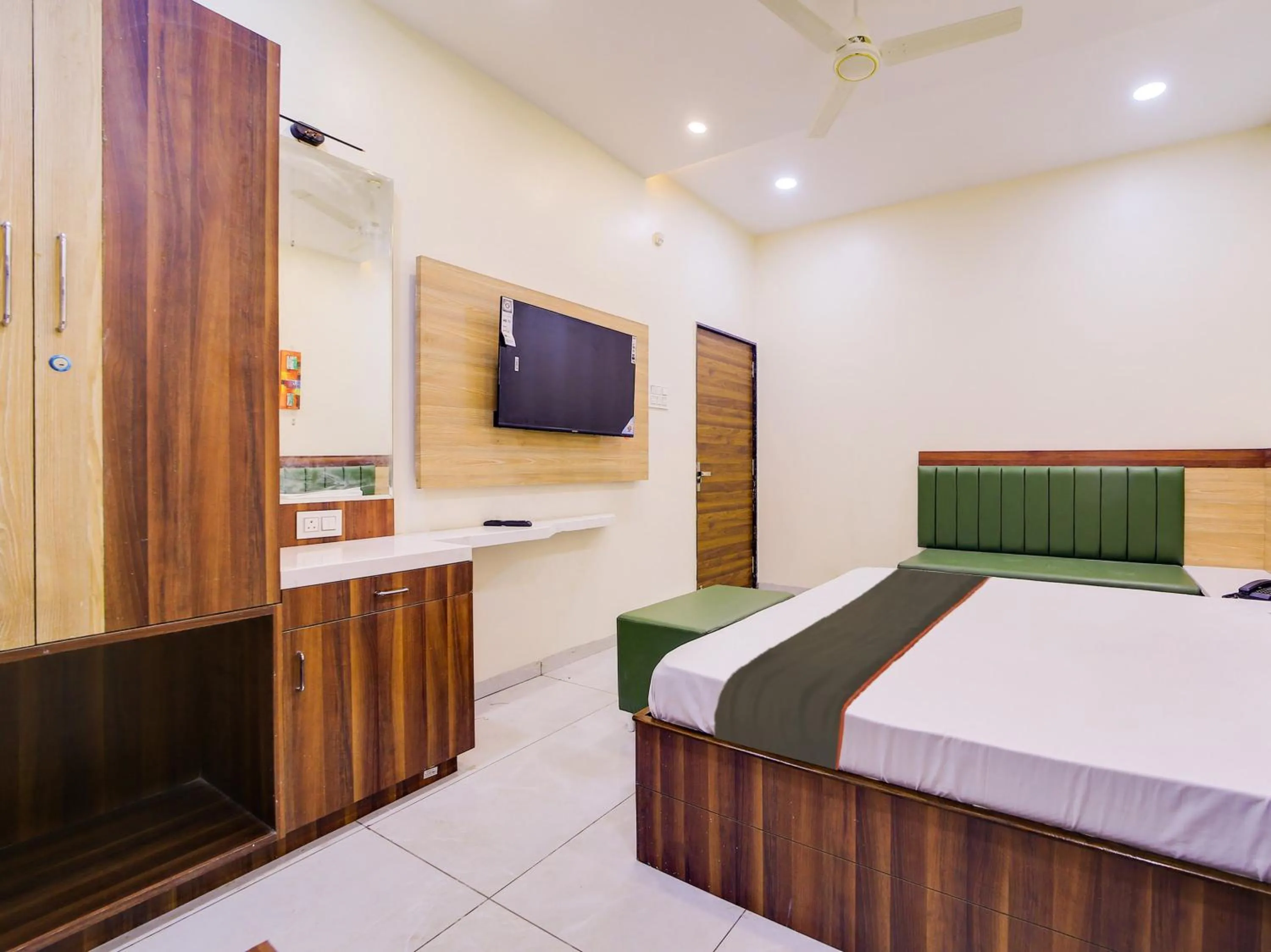 Bedroom, Bed in Hotel O by OYO Shyam Paradise