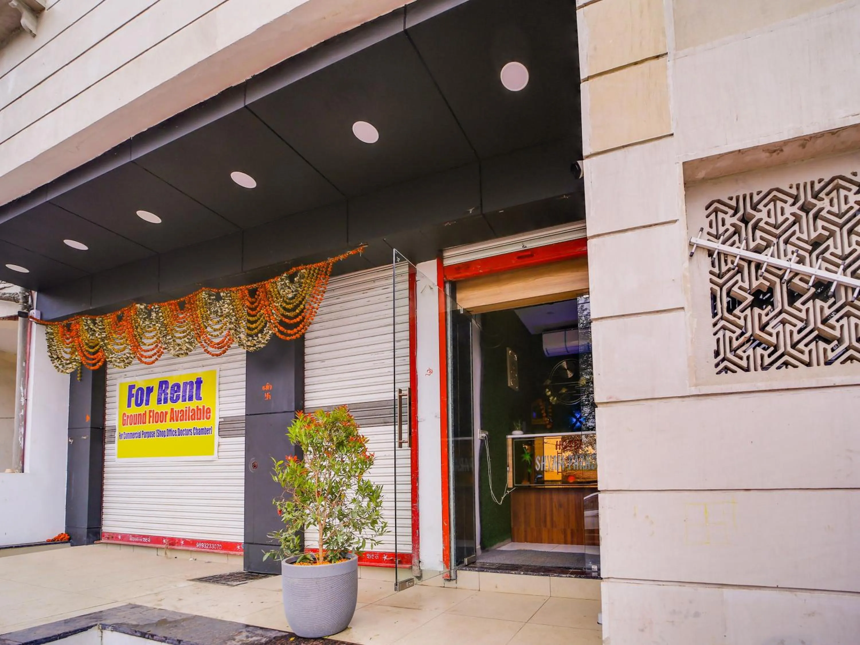 Facade/entrance in Hotel O by OYO Shyam Paradise