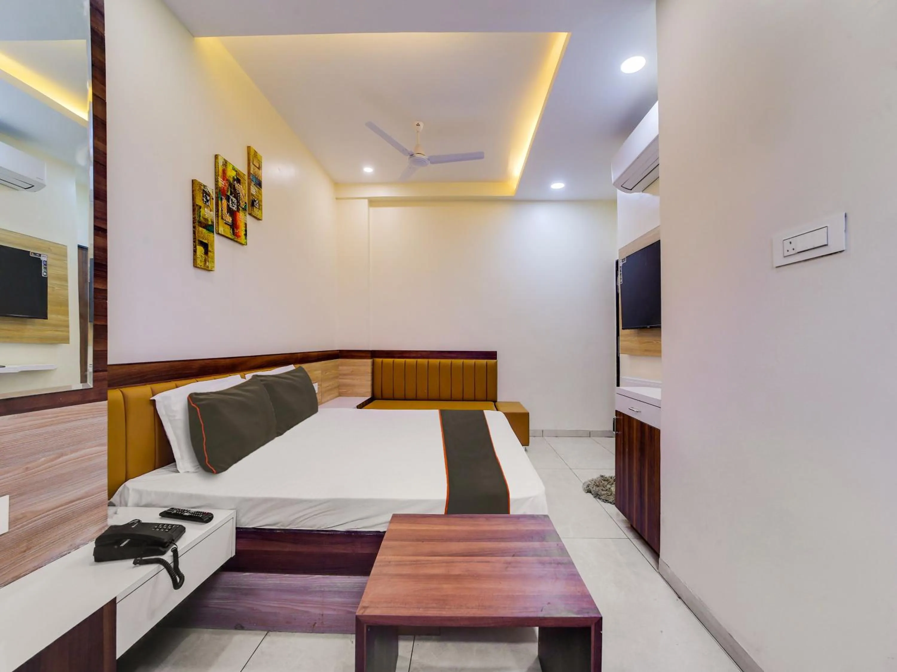 Bedroom, Bed in Hotel O by OYO Shyam Paradise