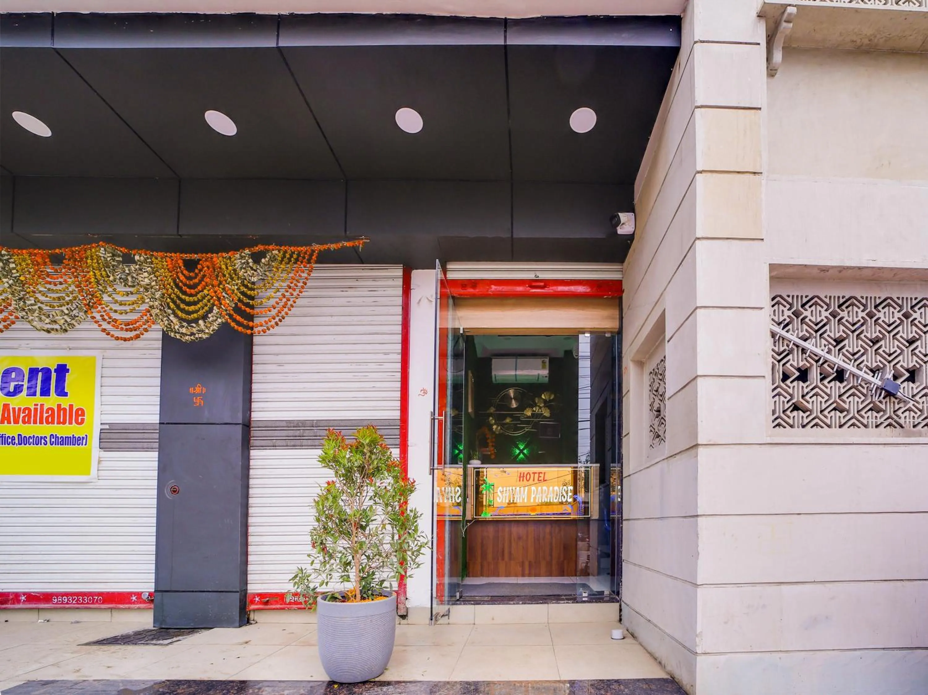 Facade/entrance in Hotel O by OYO Shyam Paradise